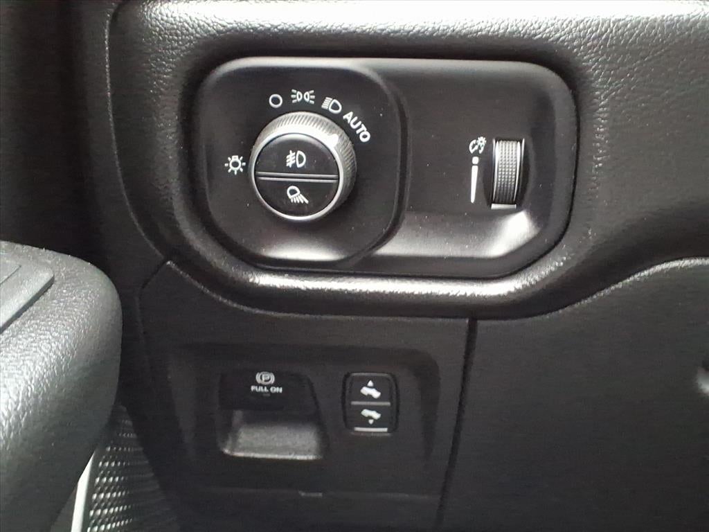 2022 RAM 1500 Big Horn Crew Cab 4x4 5'7' Box