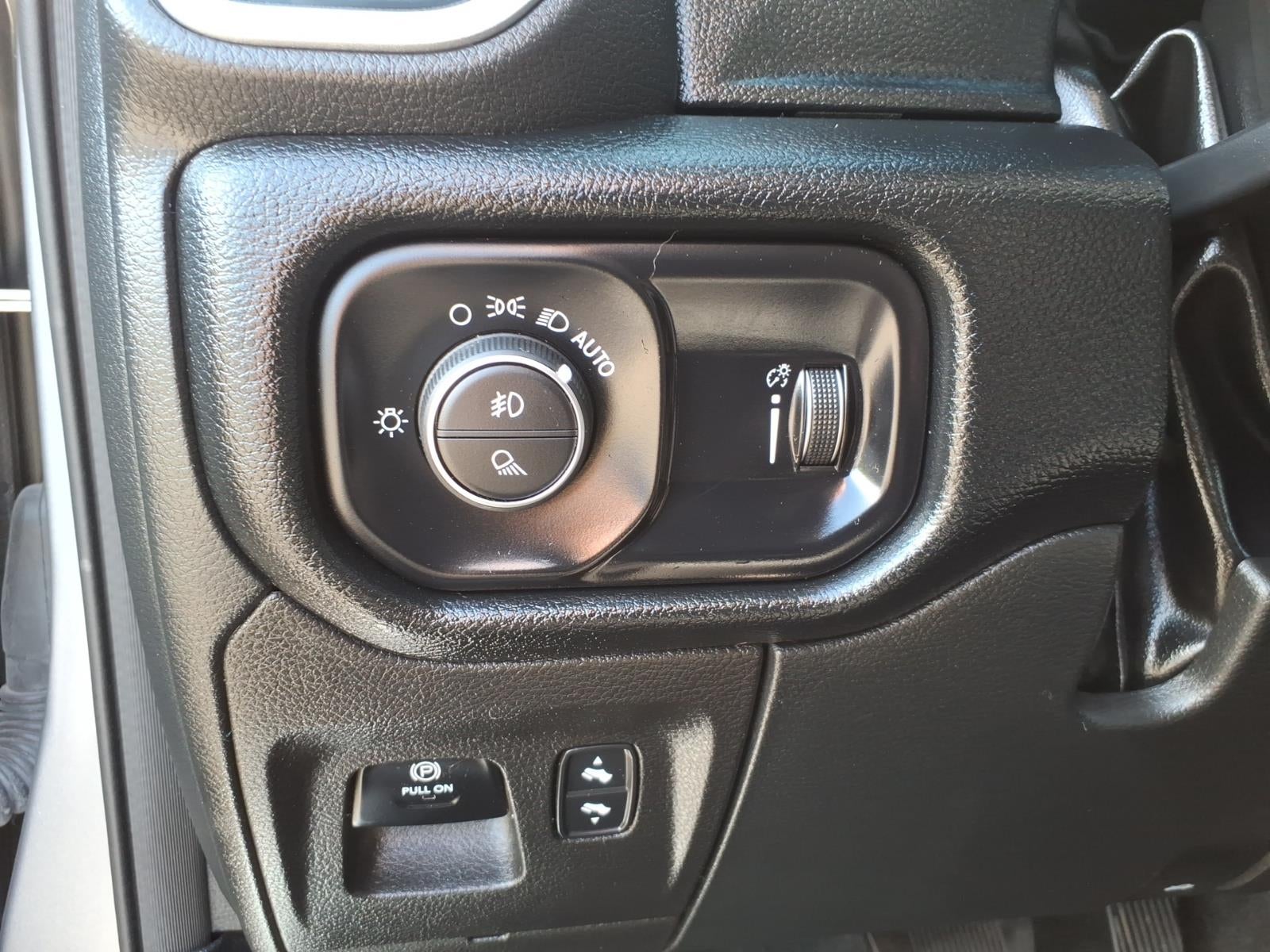 2022 RAM 1500 Big Horn Crew Cab 4x4 5'7' Box