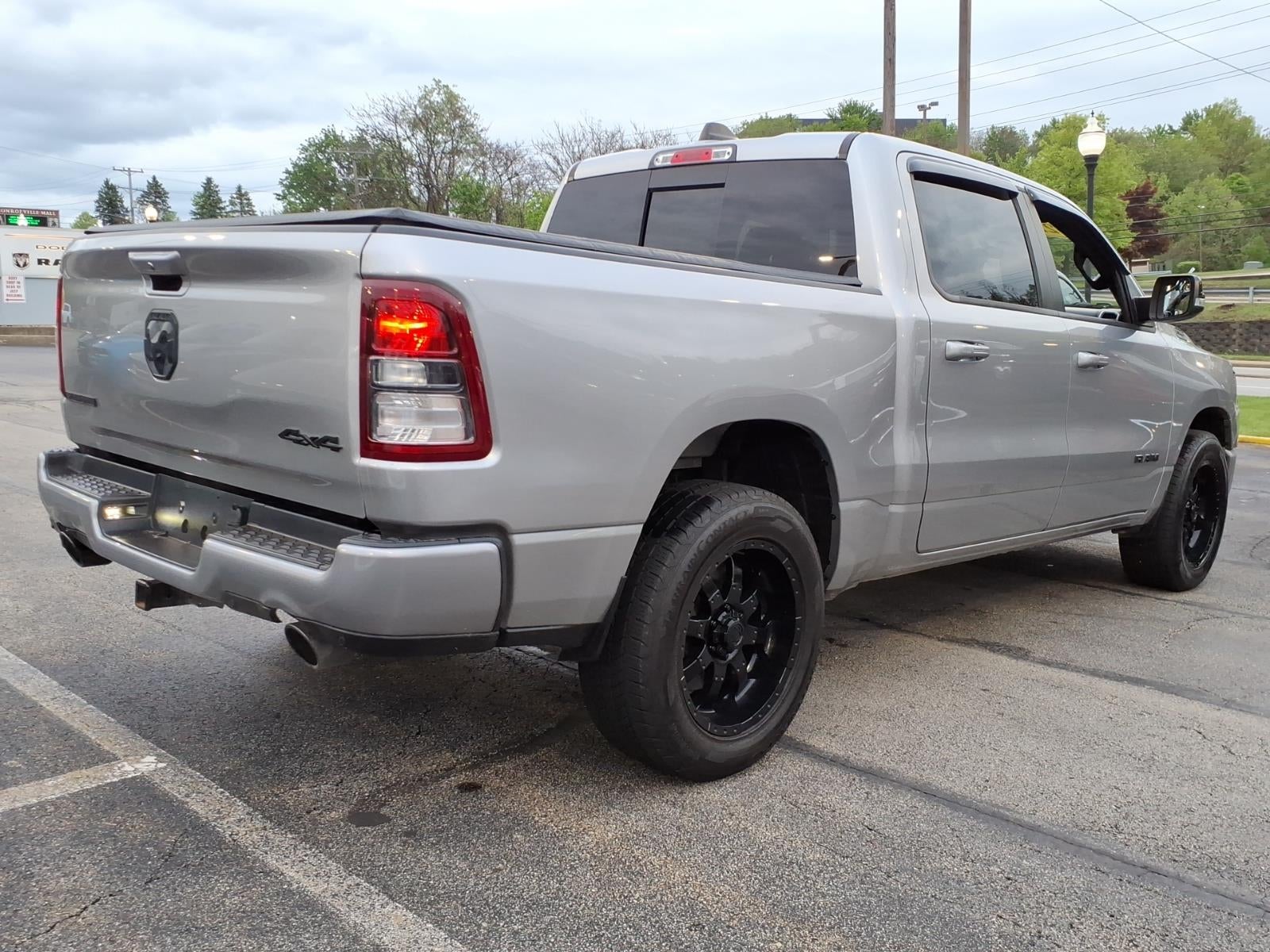 2022 RAM 1500 Big Horn Crew Cab 4x4 5'7' Box