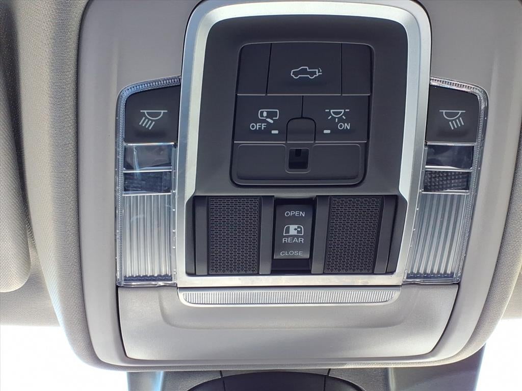 2022 RAM 1500 Laramie Crew Cab 4x4 6'4' Box