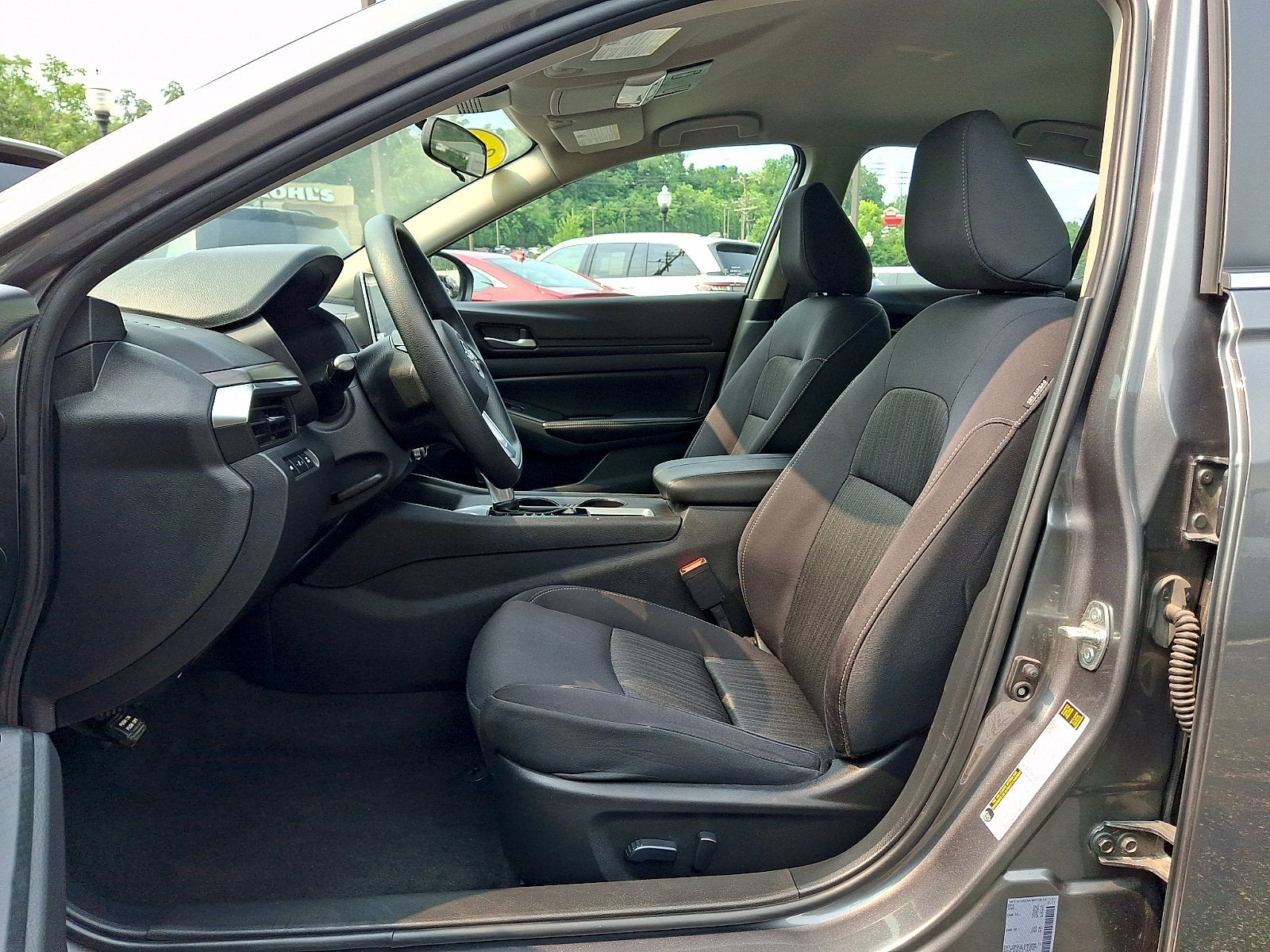 2025 Nissan Altima SV FWD