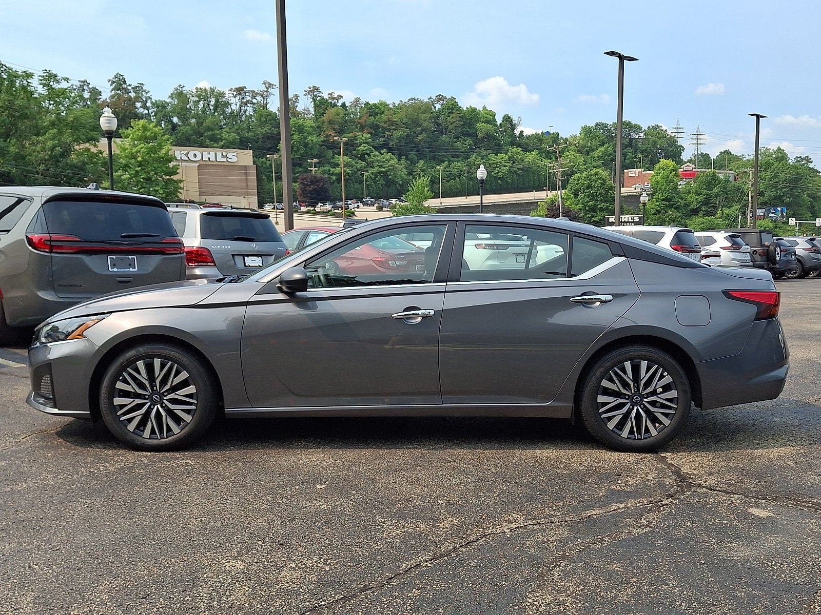 2025 Nissan Altima SV FWD