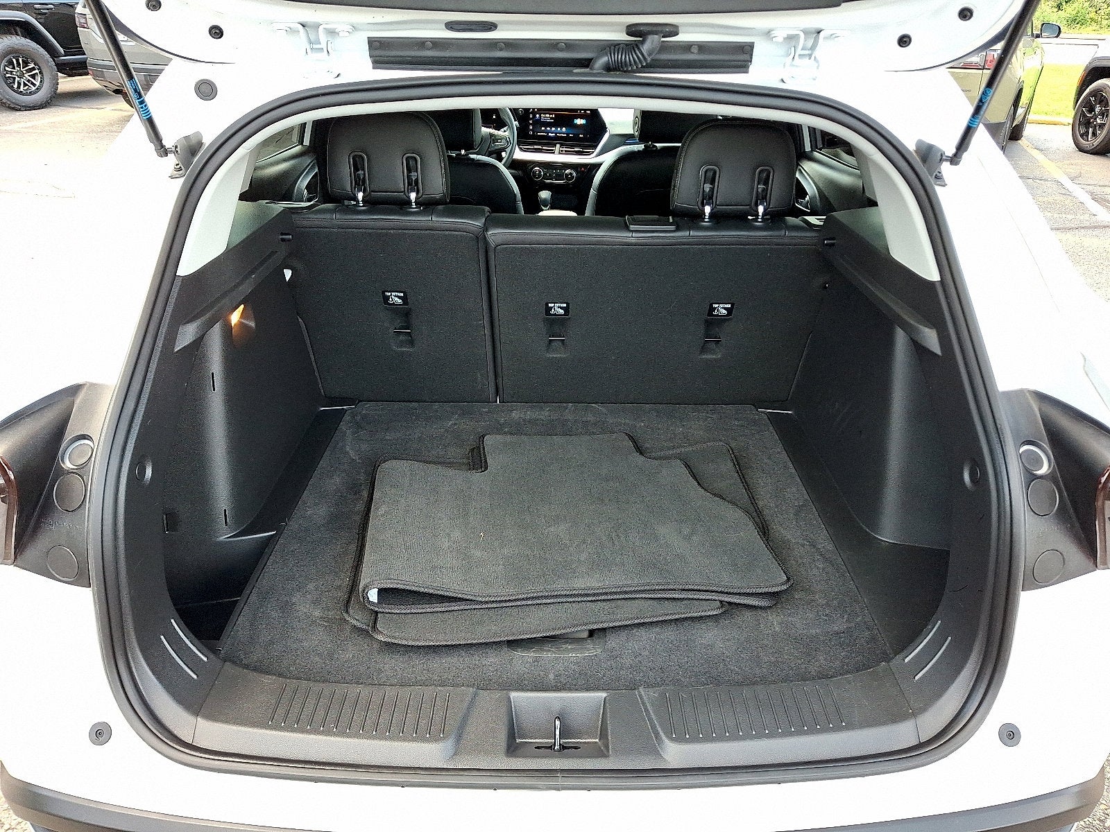 2025 Chevrolet Trax FWD LT