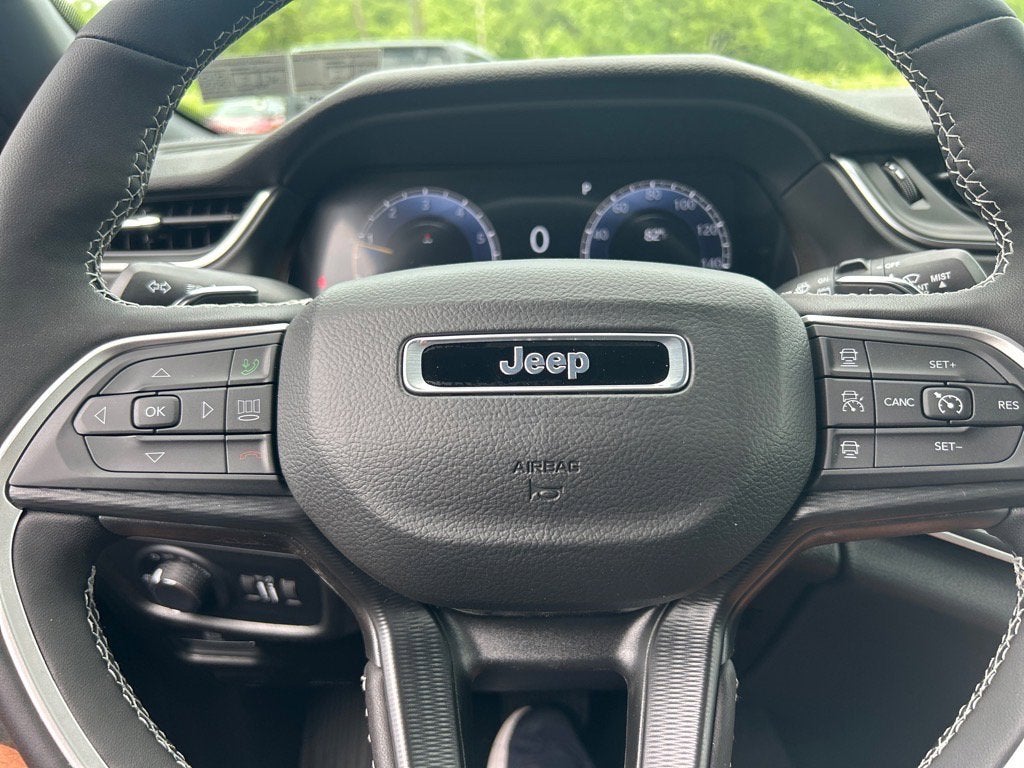 2025 Jeep Grand Cherokee Laredo