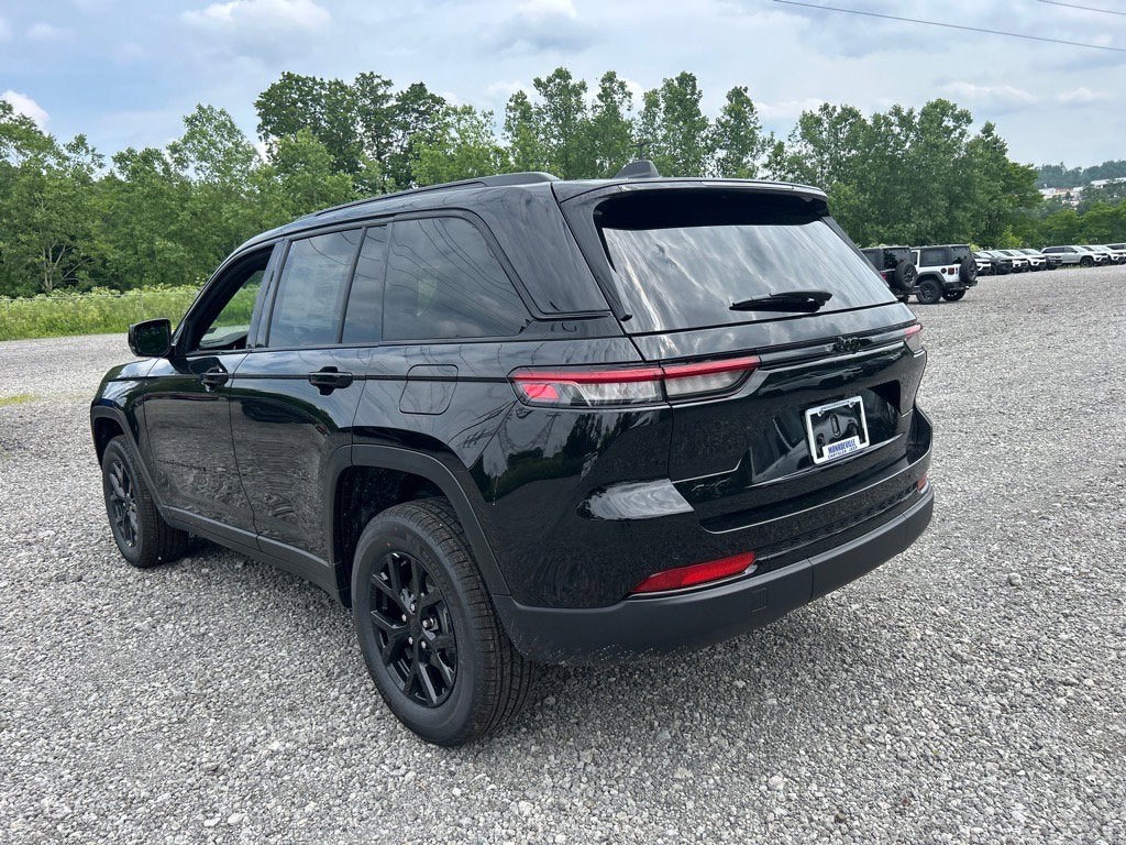 2025 Jeep Grand Cherokee Laredo