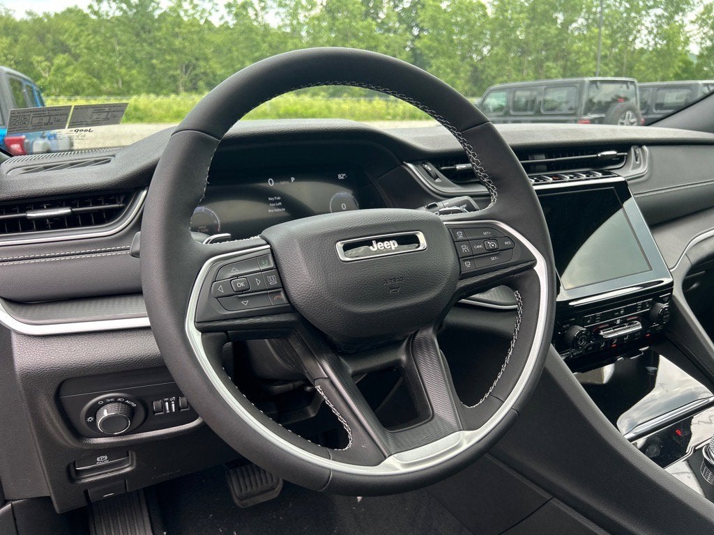 2025 Jeep Grand Cherokee Laredo