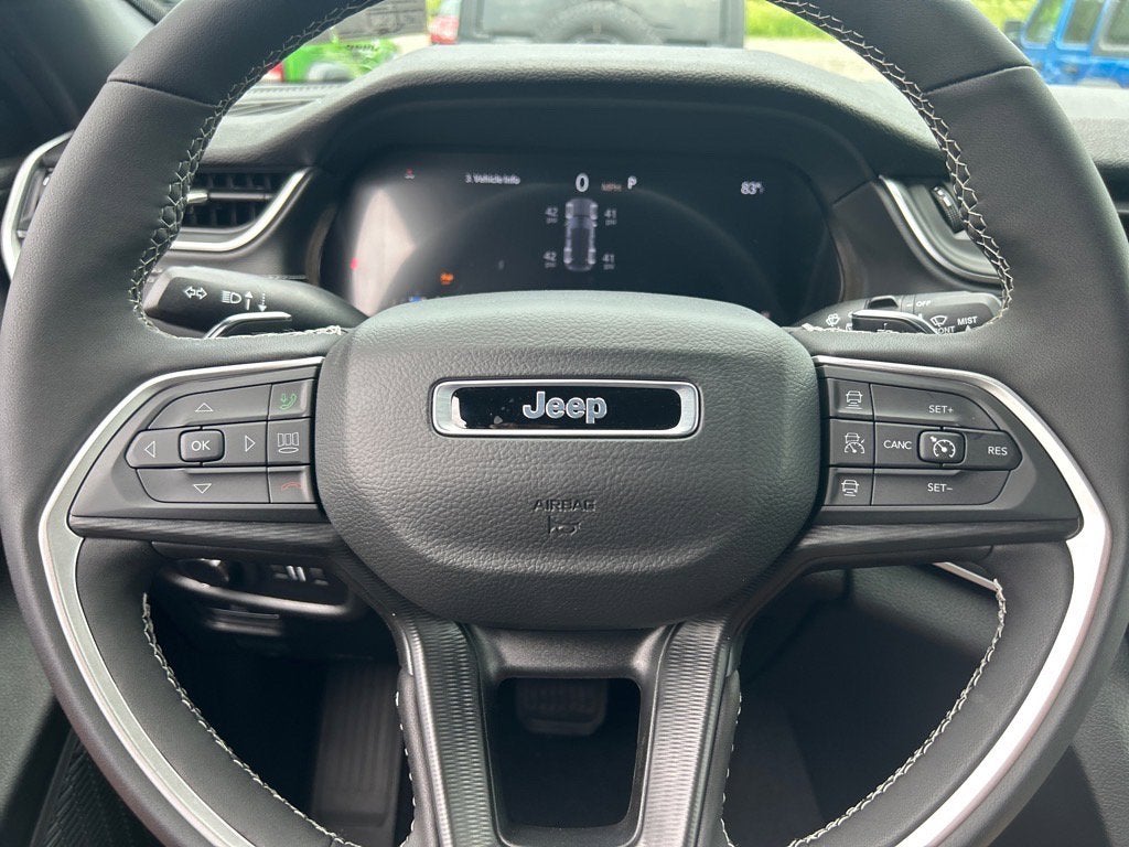 2025 Jeep Grand Cherokee Laredo