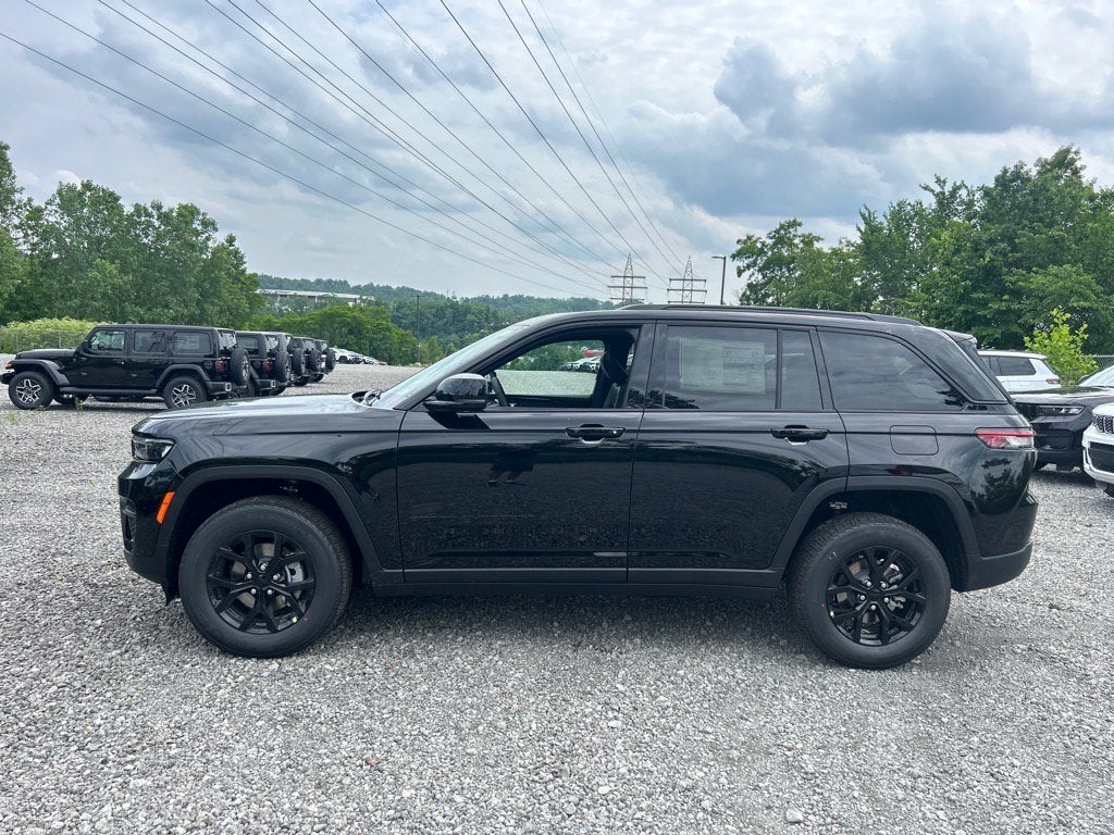 2025 Jeep Grand Cherokee Laredo