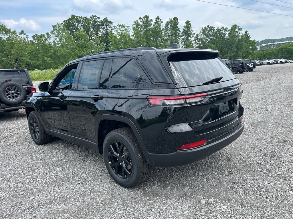 2025 Jeep Grand Cherokee Laredo