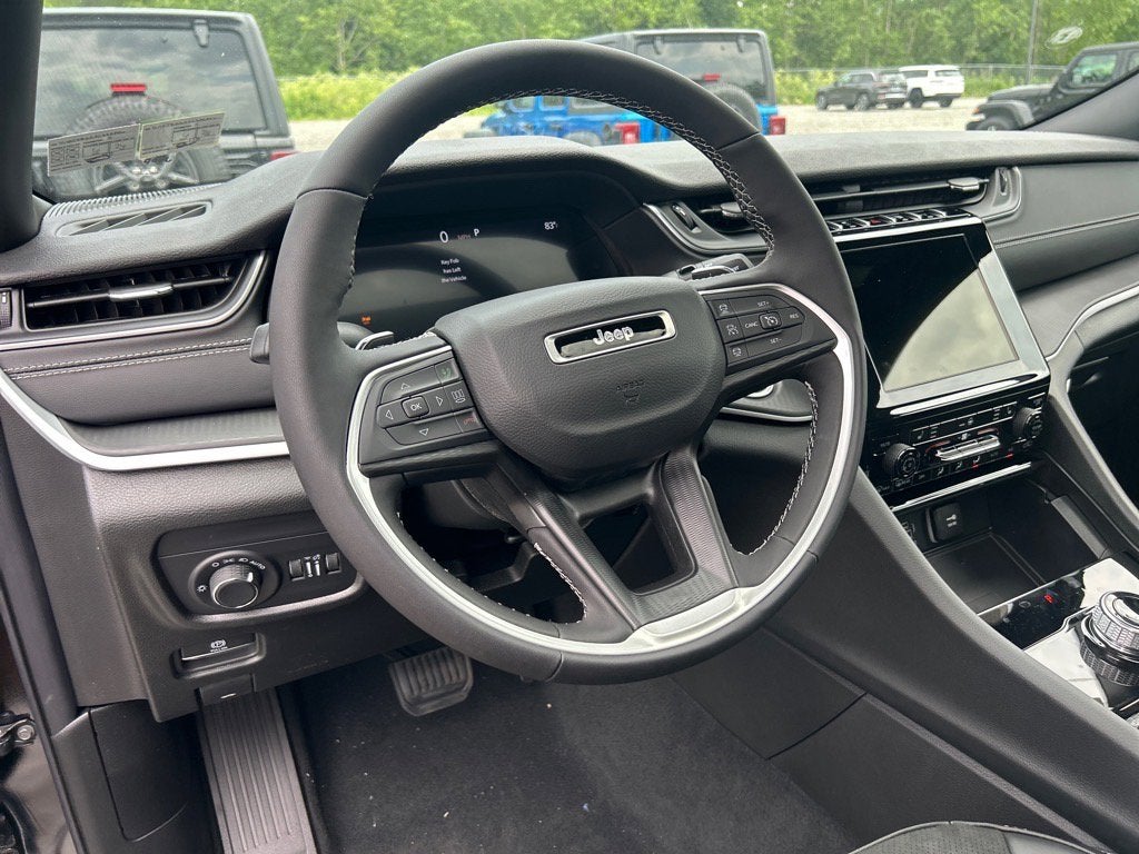 2025 Jeep Grand Cherokee Laredo