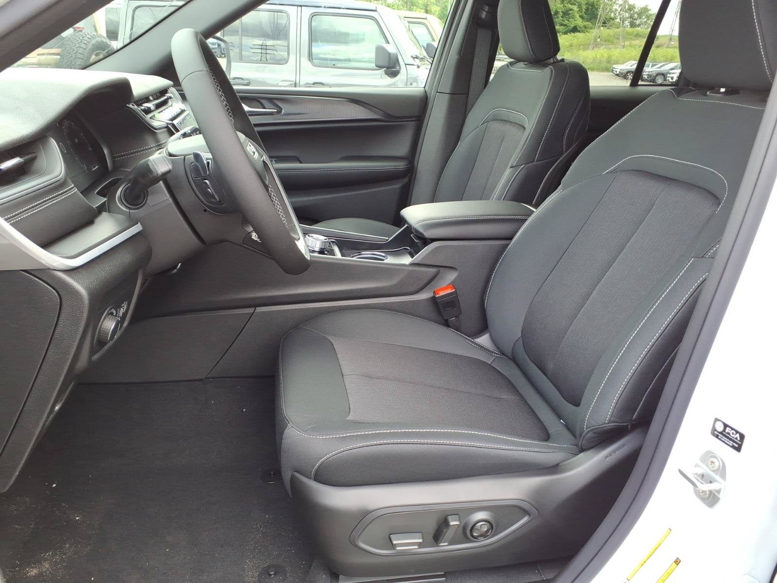 2026 Jeep Grand Cherokee Laredo