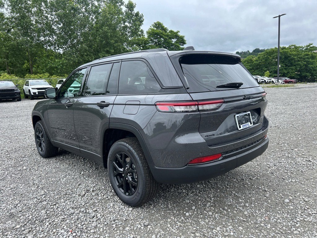 2025 Jeep Grand Cherokee Laredo