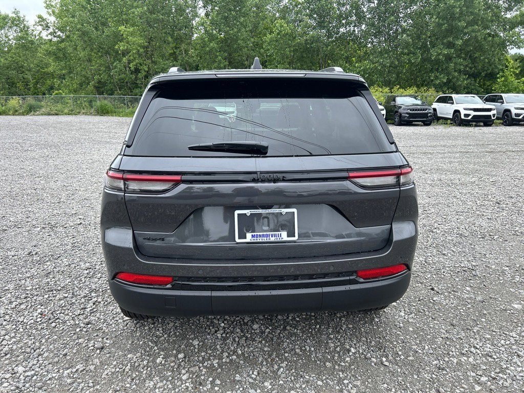 2025 Jeep Grand Cherokee Laredo