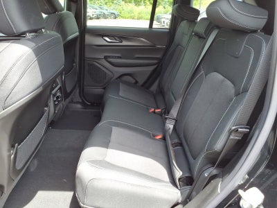 2026 Jeep Grand Cherokee Laredo