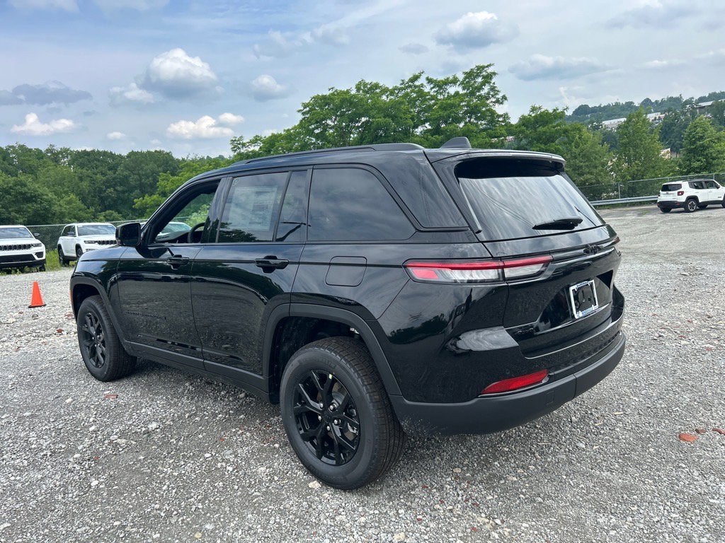 2025 Jeep Grand Cherokee Laredo