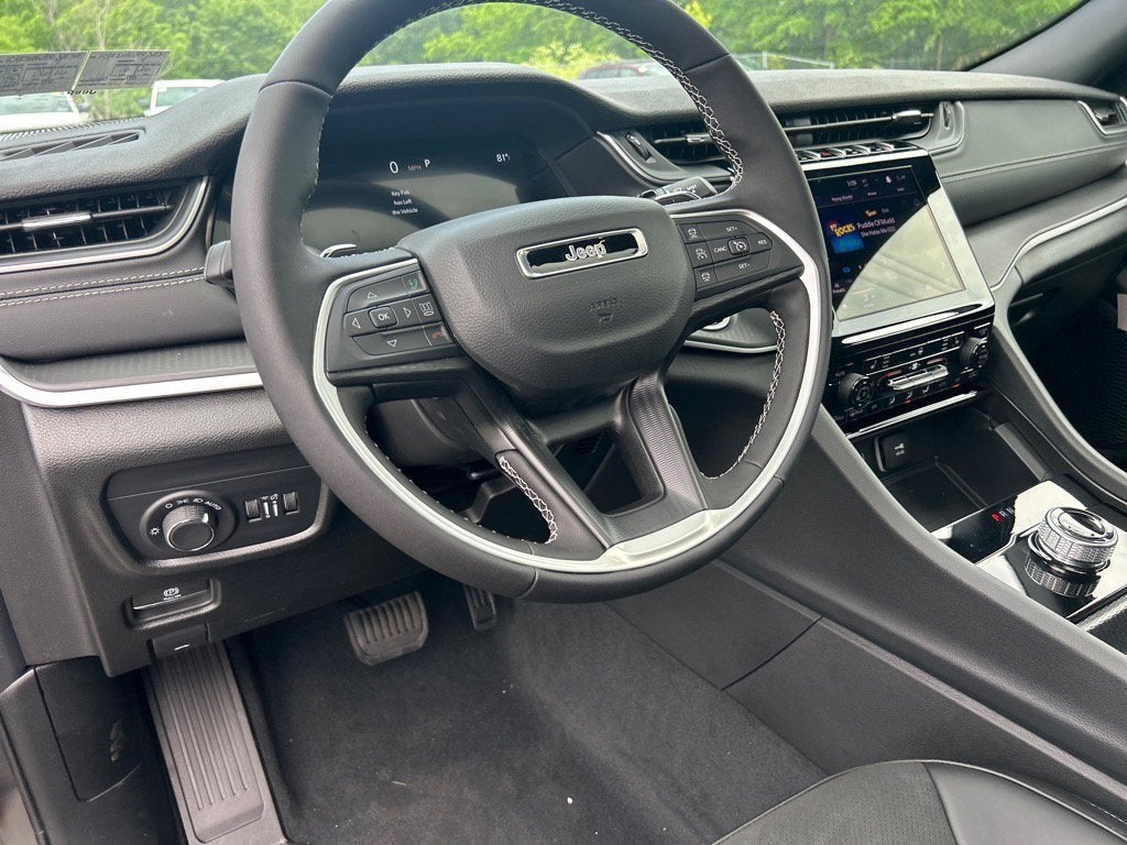 2025 Jeep Grand Cherokee Laredo