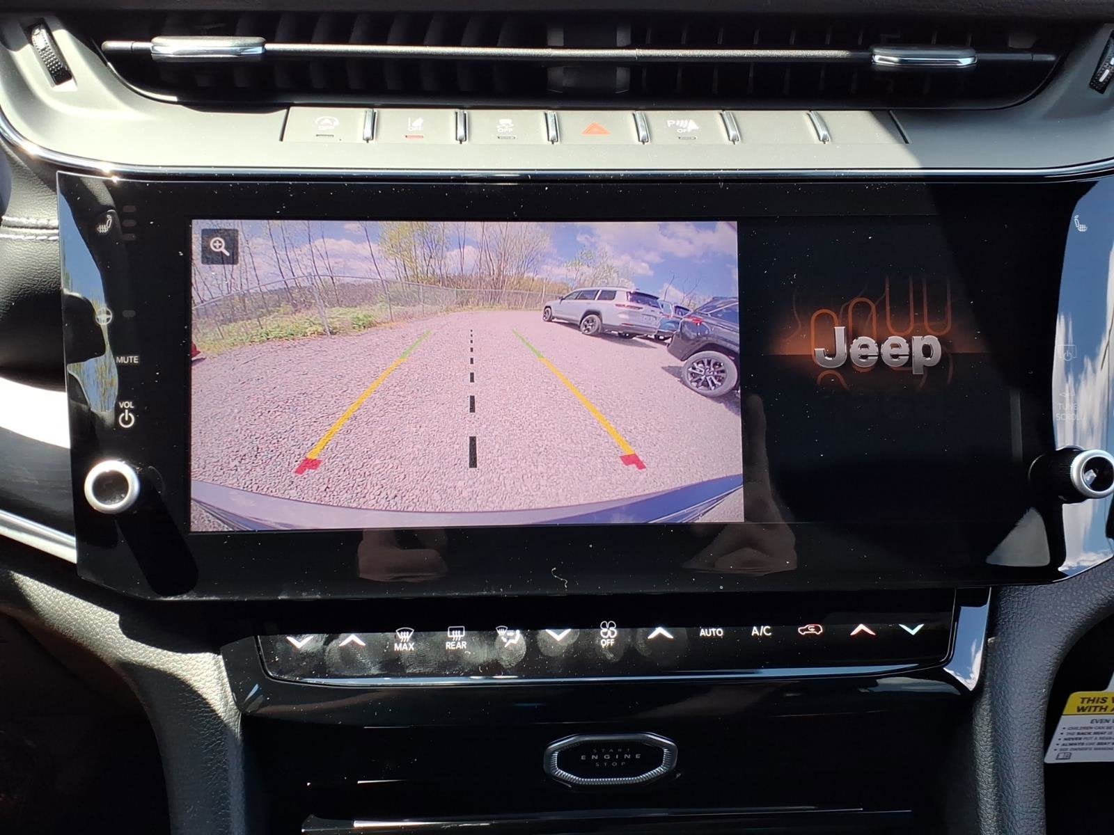 2026 Jeep Grand Cherokee Laredo Altitude