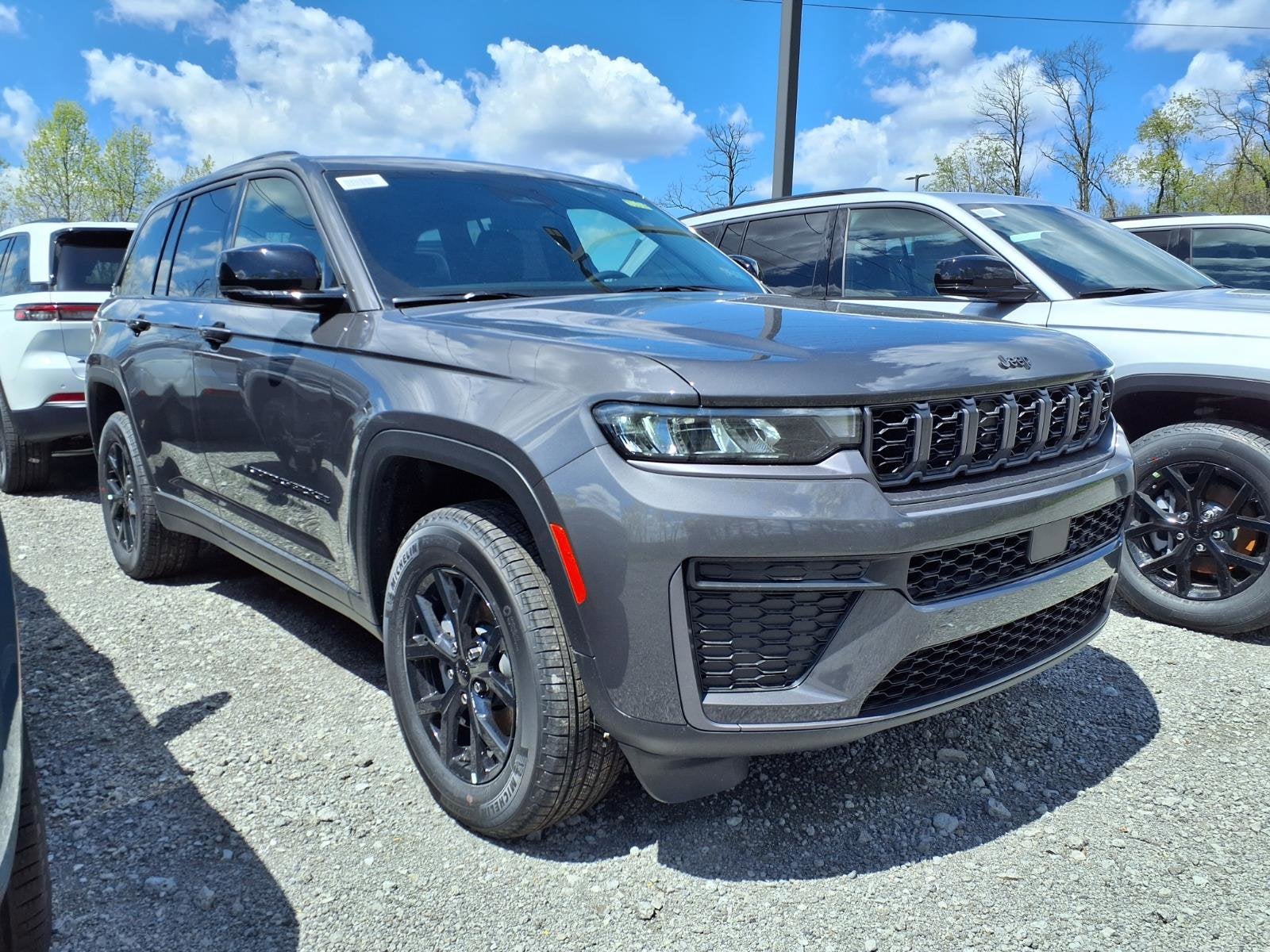 2026 Jeep Grand Cherokee Laredo Altitude