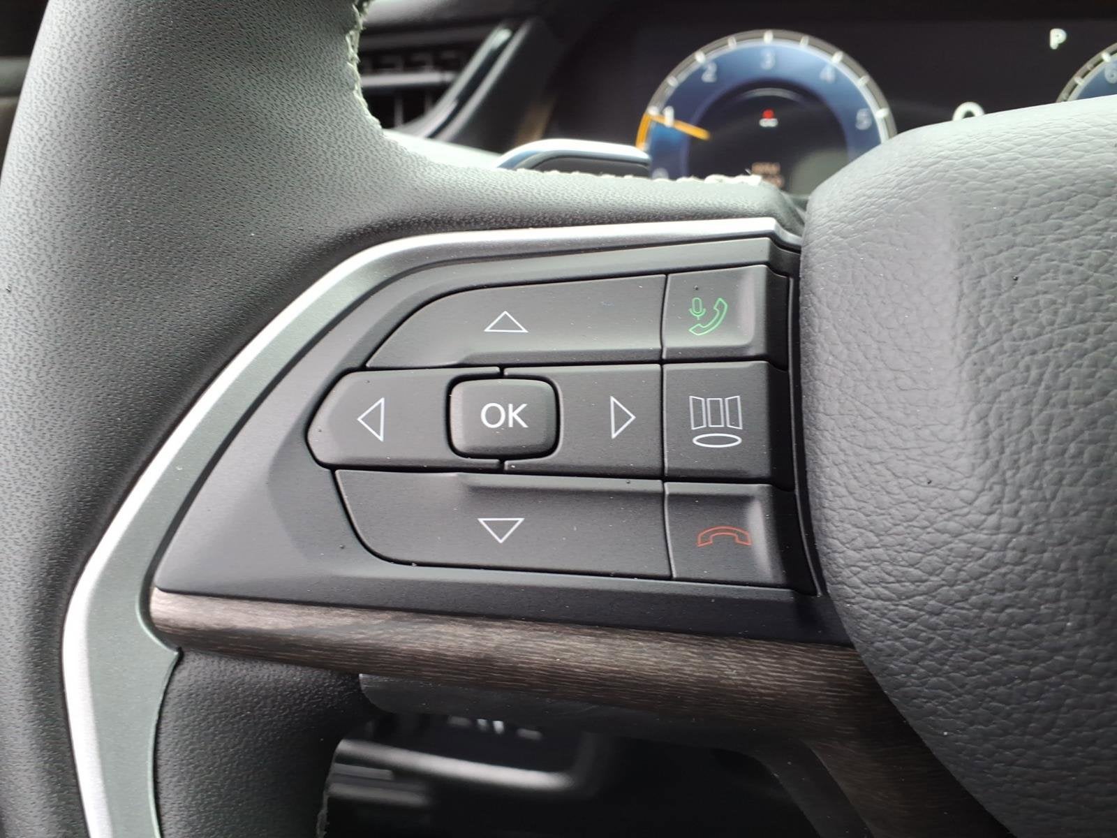 2026 Jeep Grand Cherokee Laredo Altitude