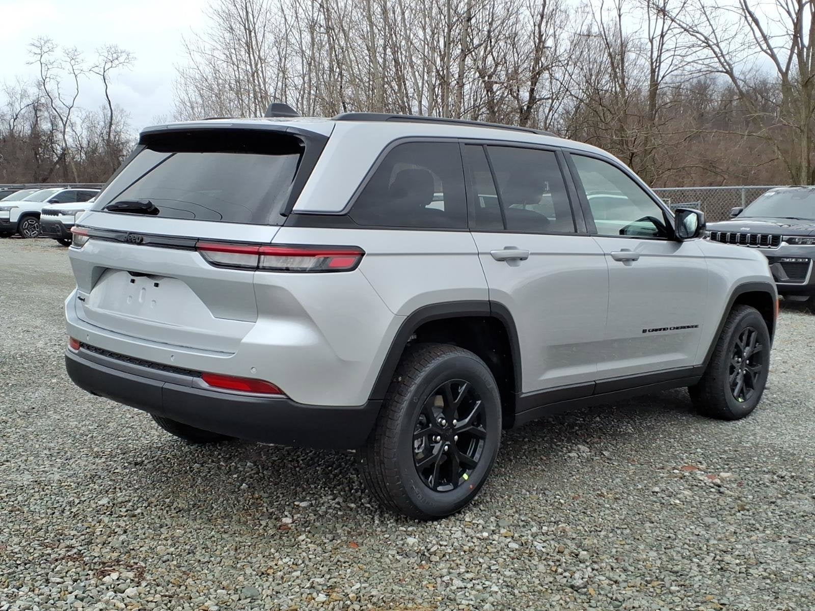 2026 Jeep Grand Cherokee Laredo Altitude