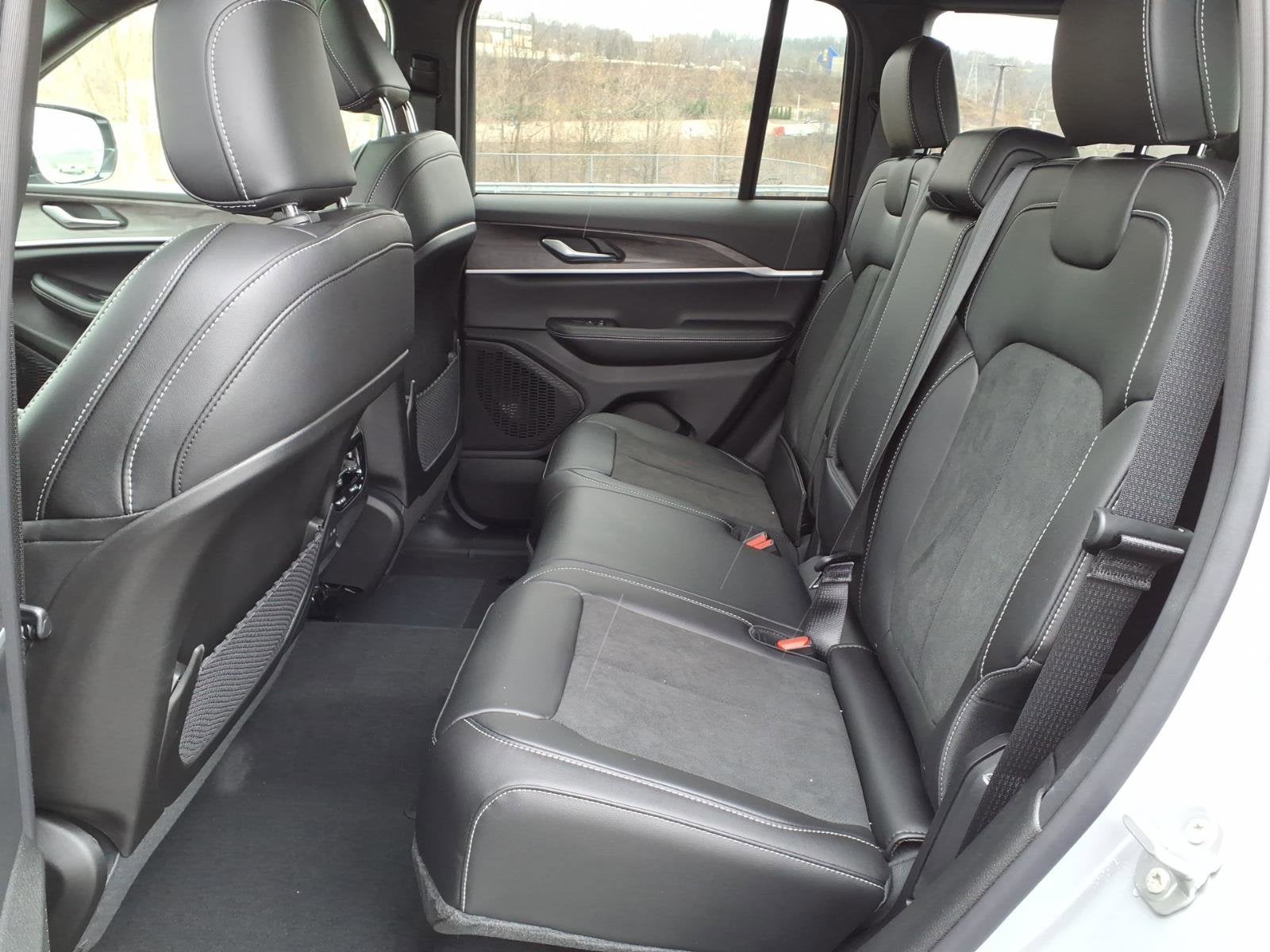 2026 Jeep Grand Cherokee Laredo Altitude