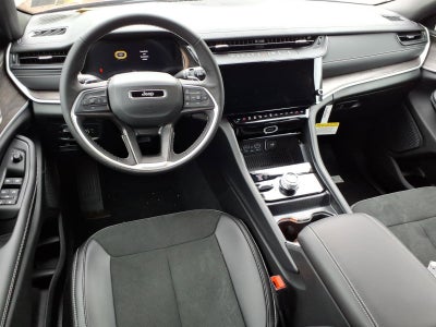 2026 Jeep Grand Cherokee Laredo Altitude