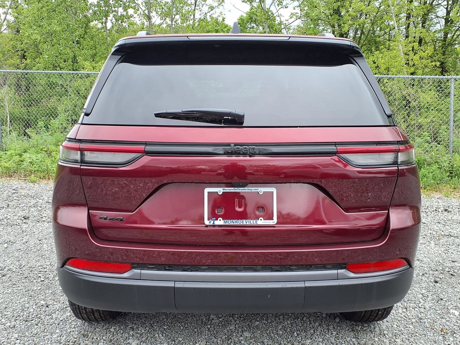 2026 Jeep Grand Cherokee Laredo Altitude