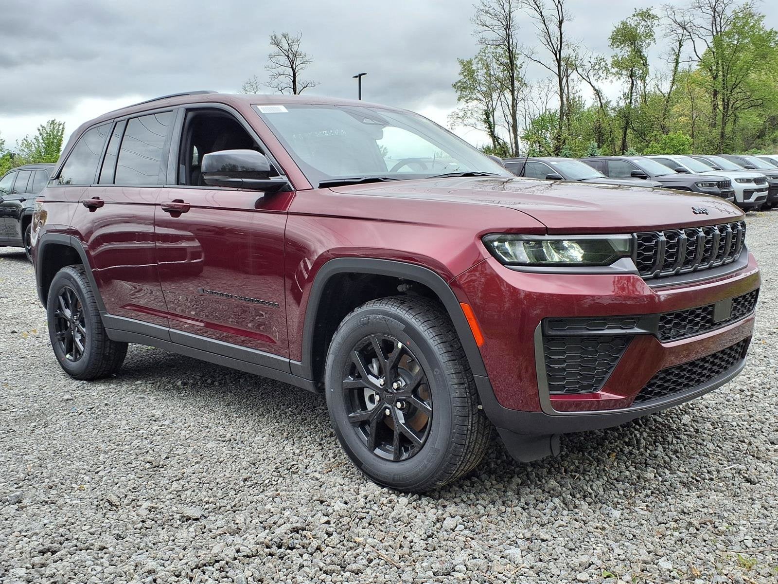2026 Jeep Grand Cherokee Laredo Altitude