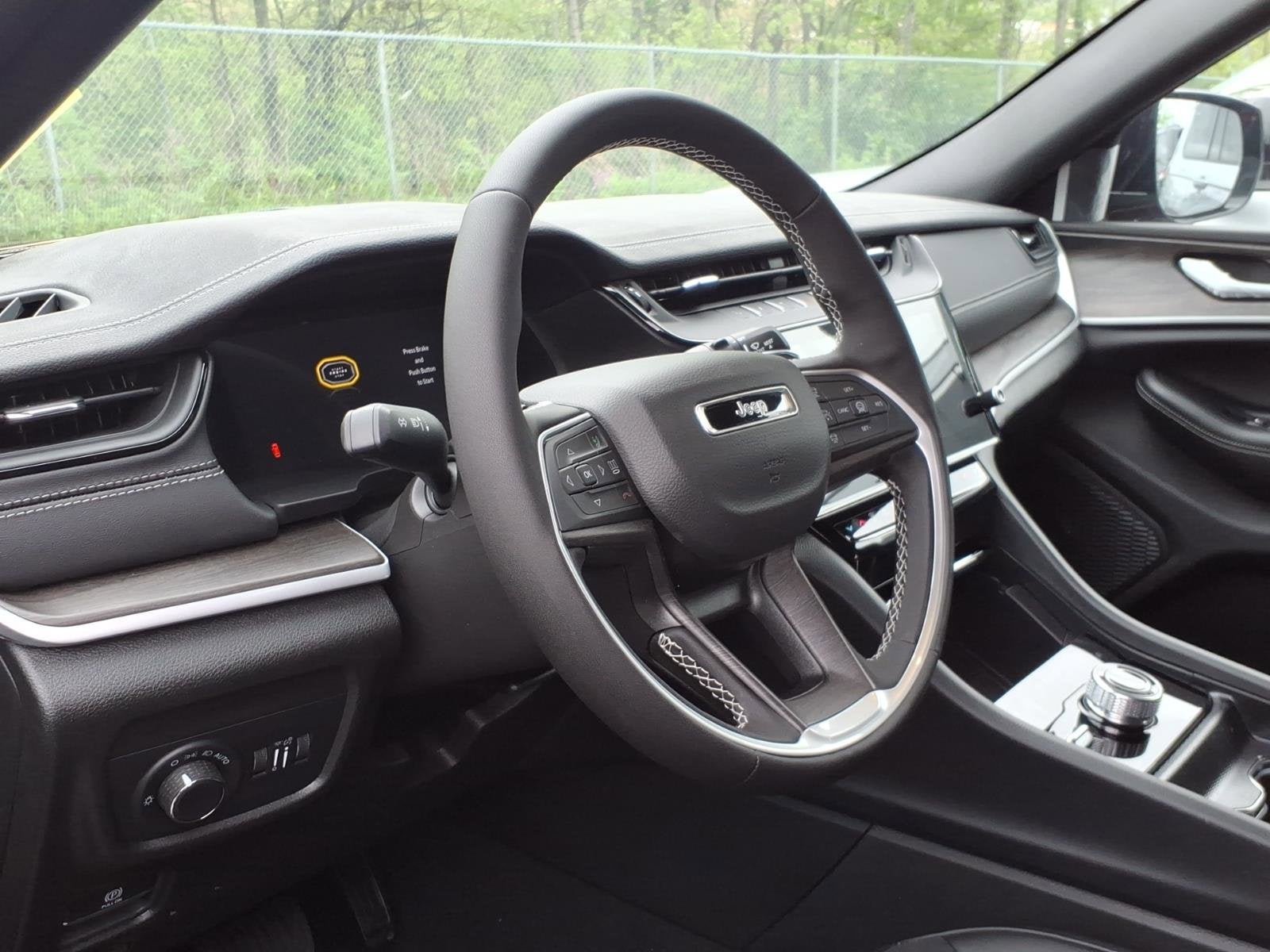 2026 Jeep Grand Cherokee Laredo Altitude