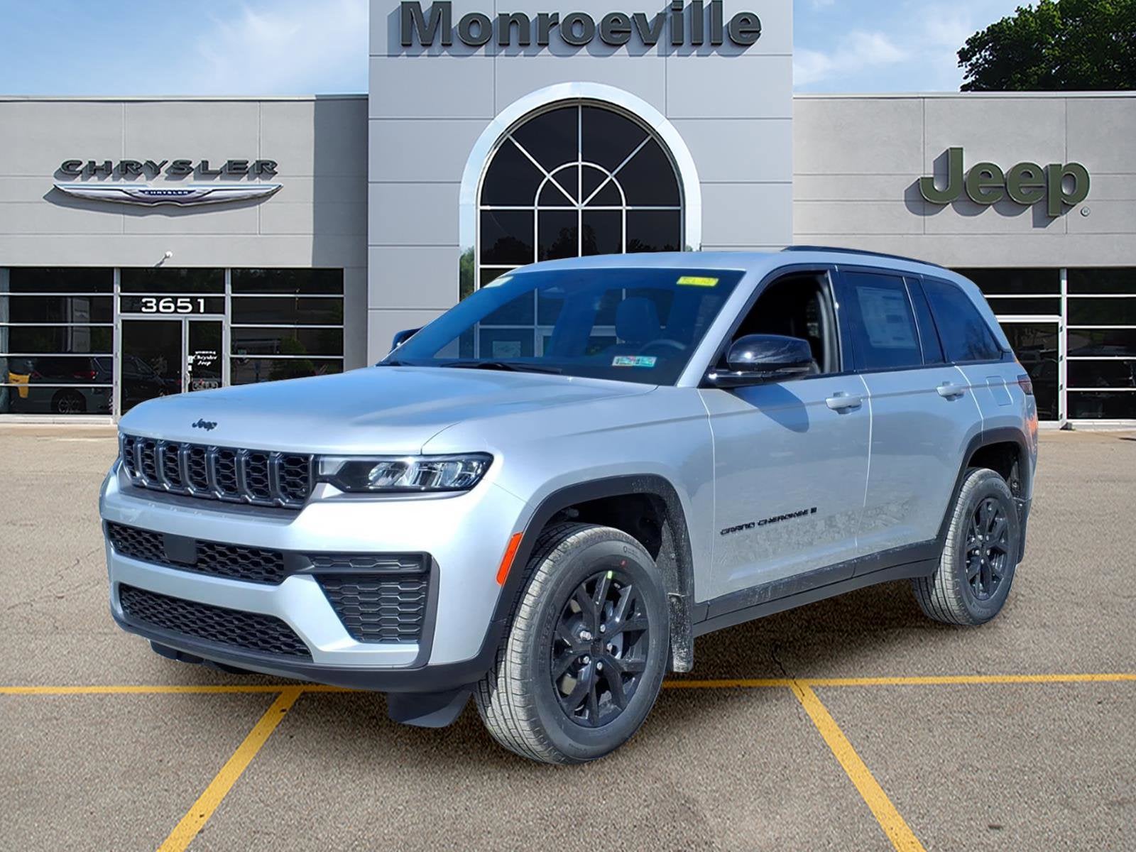 2026 Jeep Grand Cherokee Laredo Altitude
