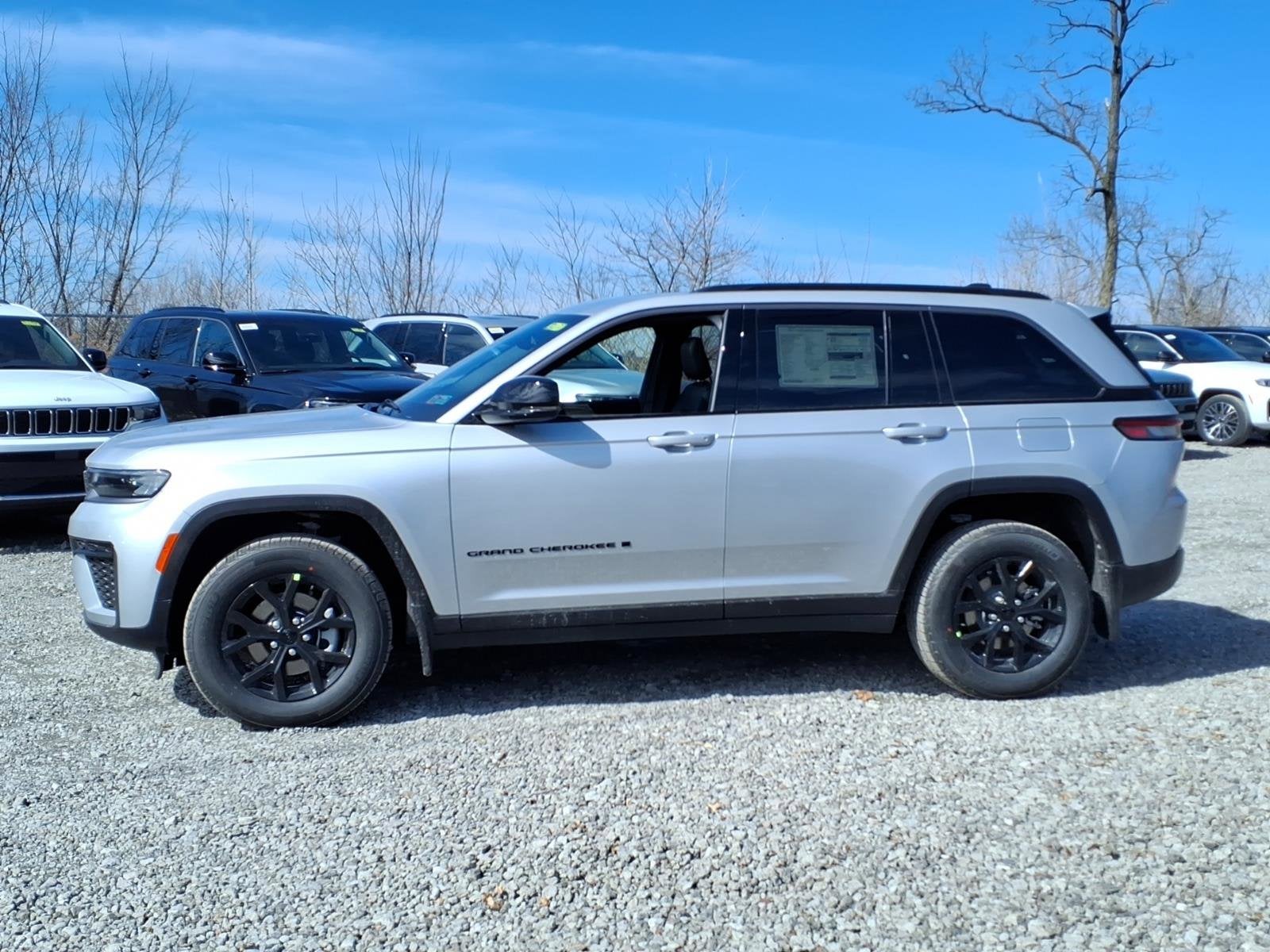 2026 Jeep Grand Cherokee Laredo Altitude