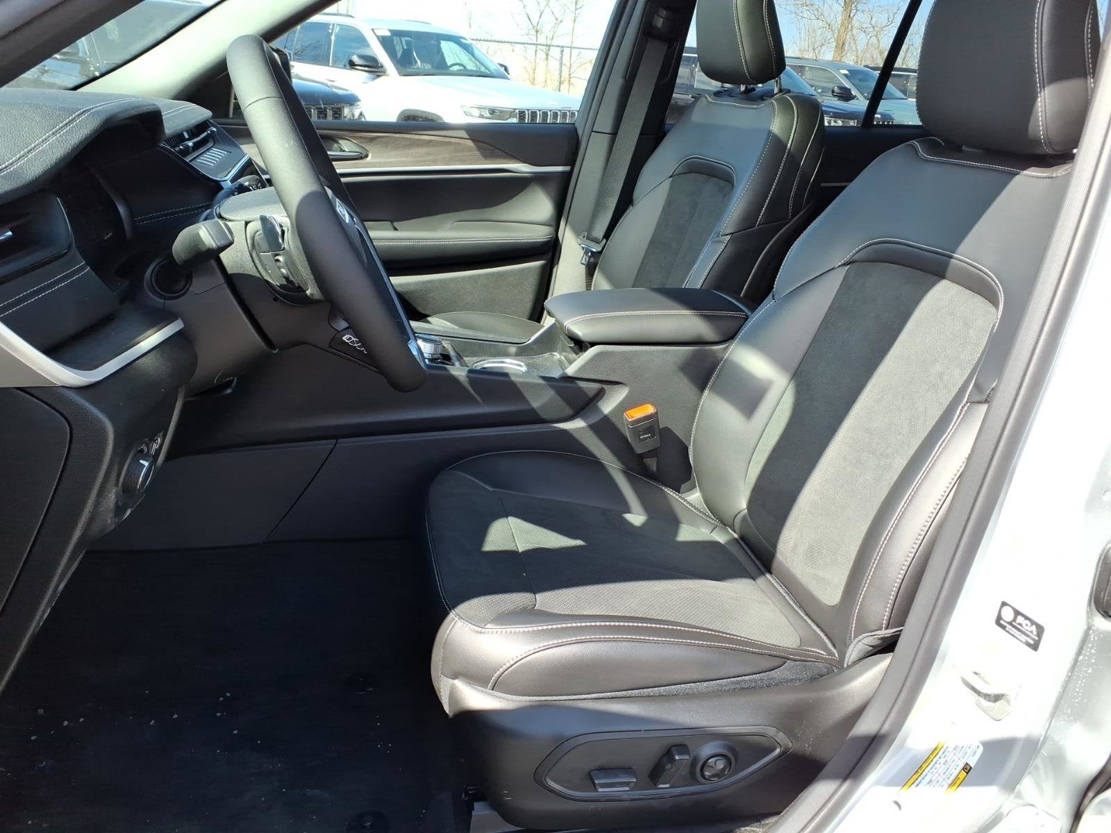 2026 Jeep Grand Cherokee Laredo Altitude