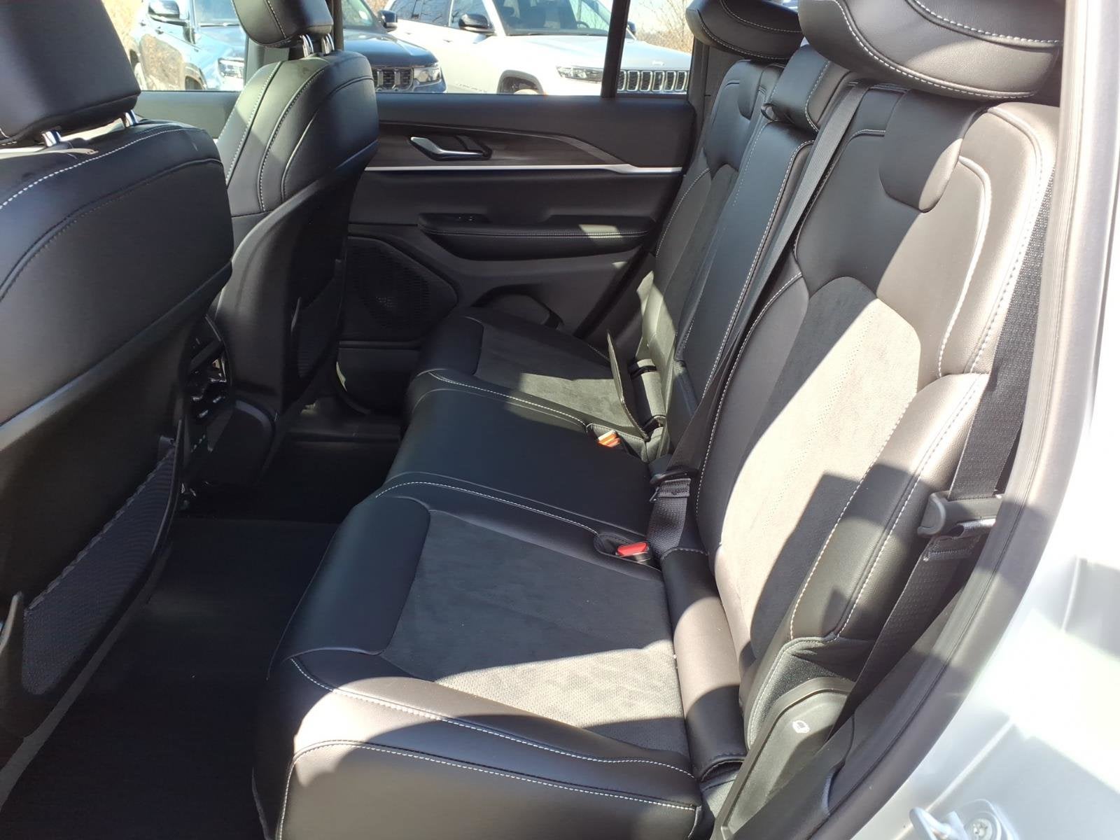 2026 Jeep Grand Cherokee Laredo Altitude