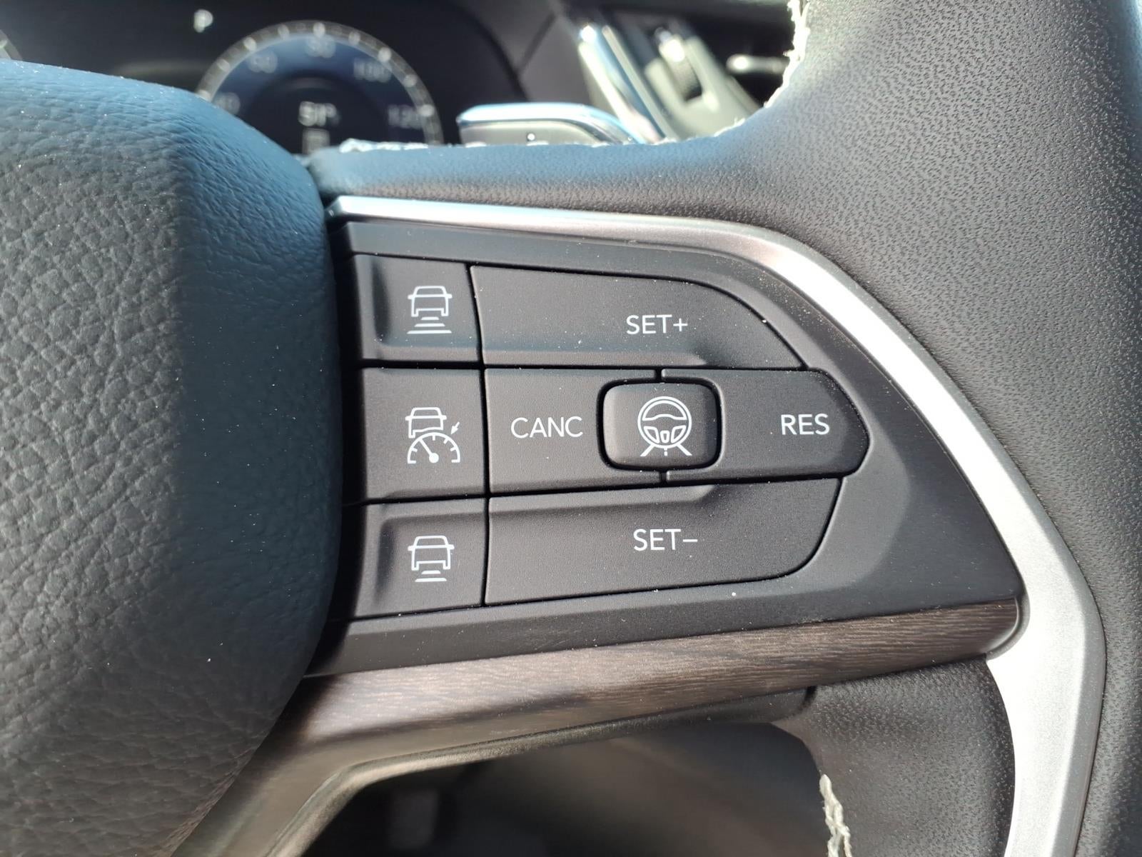 2026 Jeep Grand Cherokee Laredo Altitude