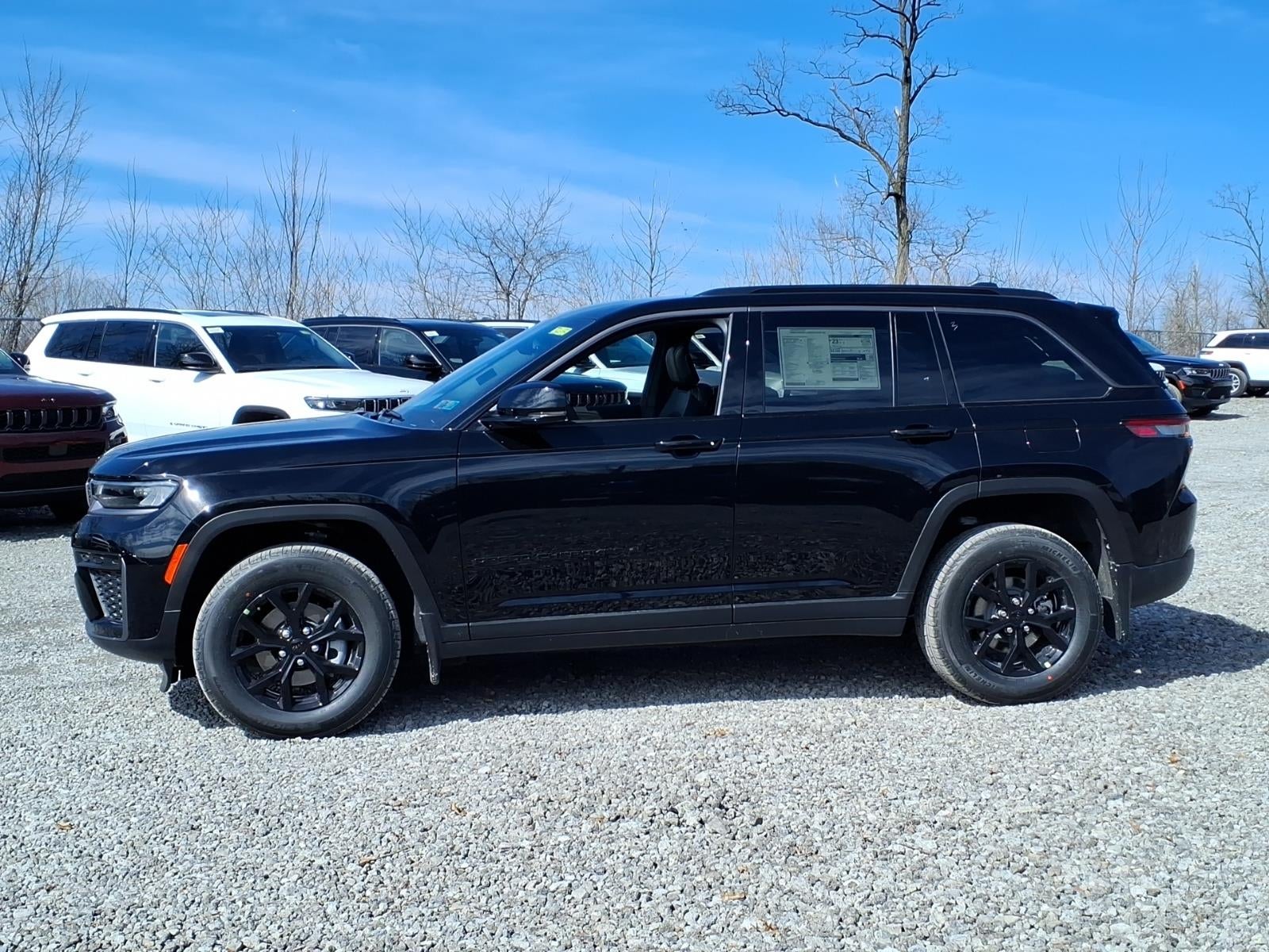 2026 Jeep Grand Cherokee Laredo Altitude