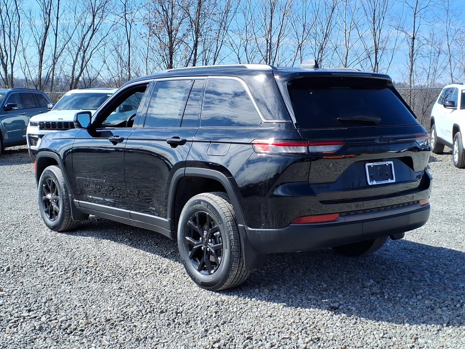 2026 Jeep Grand Cherokee Laredo Altitude