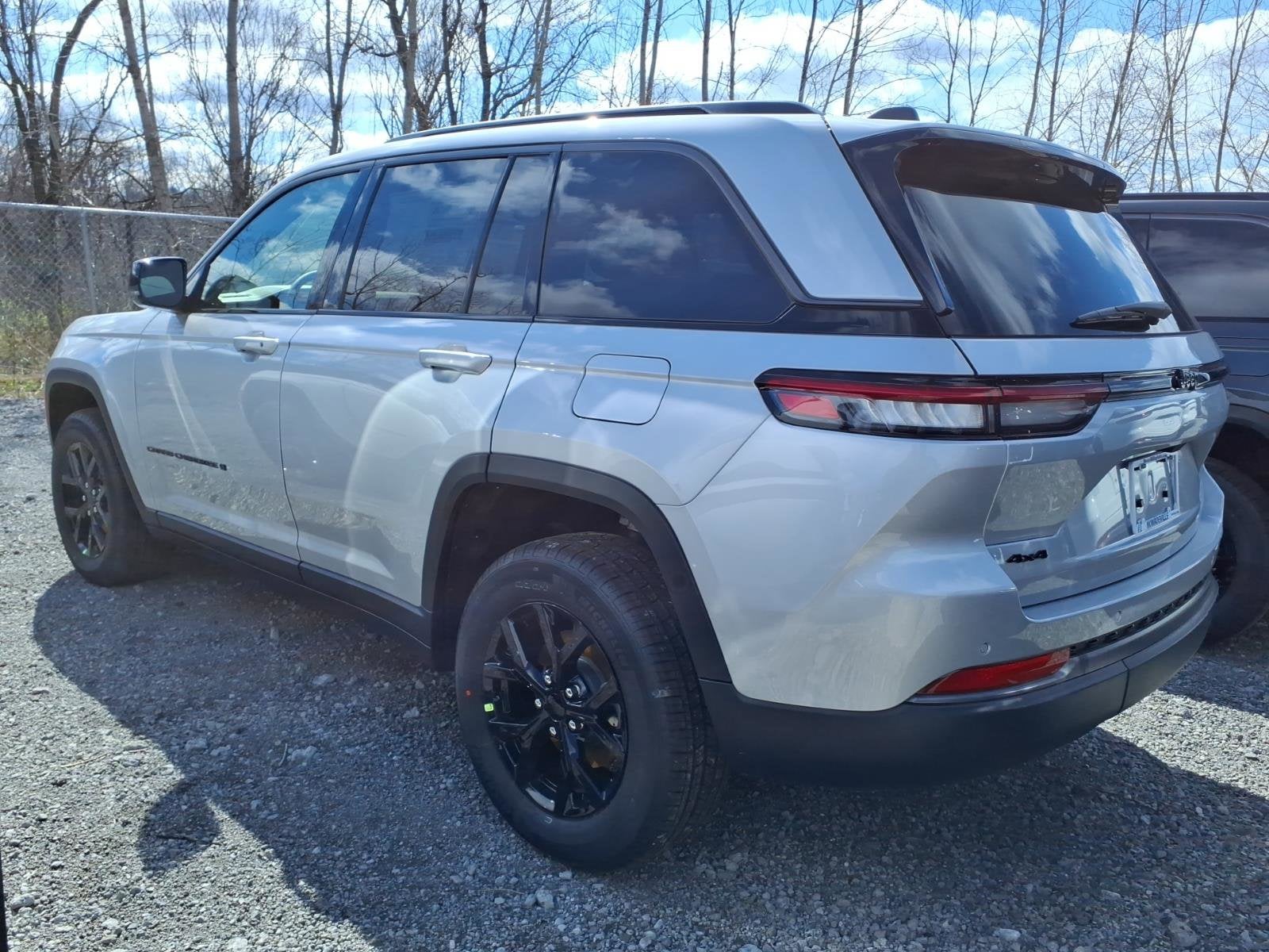 2026 Jeep Grand Cherokee Laredo Altitude