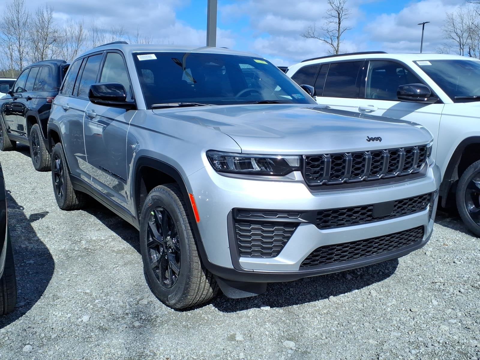 2026 Jeep Grand Cherokee Laredo Altitude