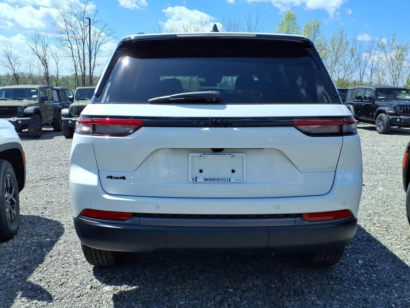 2026 Jeep Grand Cherokee Laredo Altitude