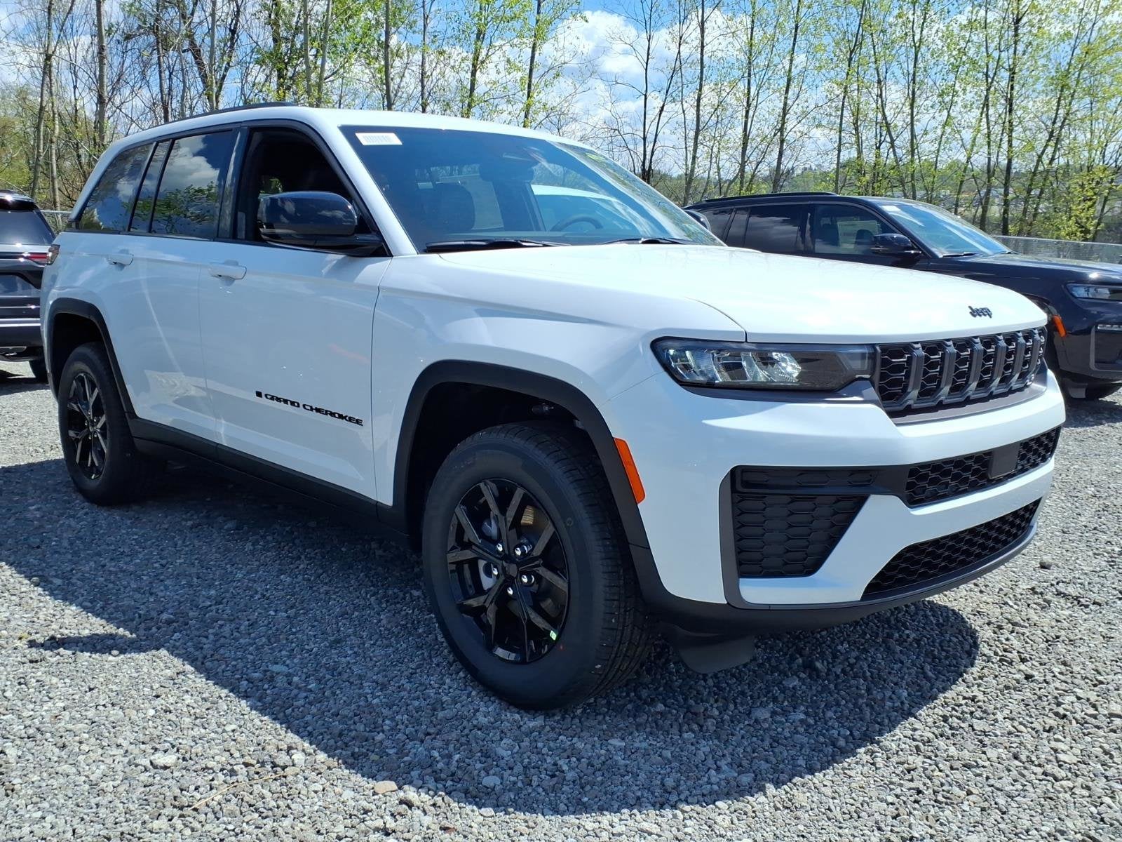 2026 Jeep Grand Cherokee Laredo Altitude