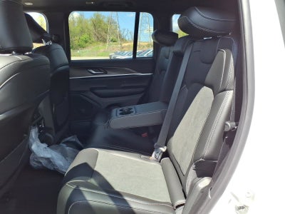 2026 Jeep Grand Cherokee Laredo Altitude