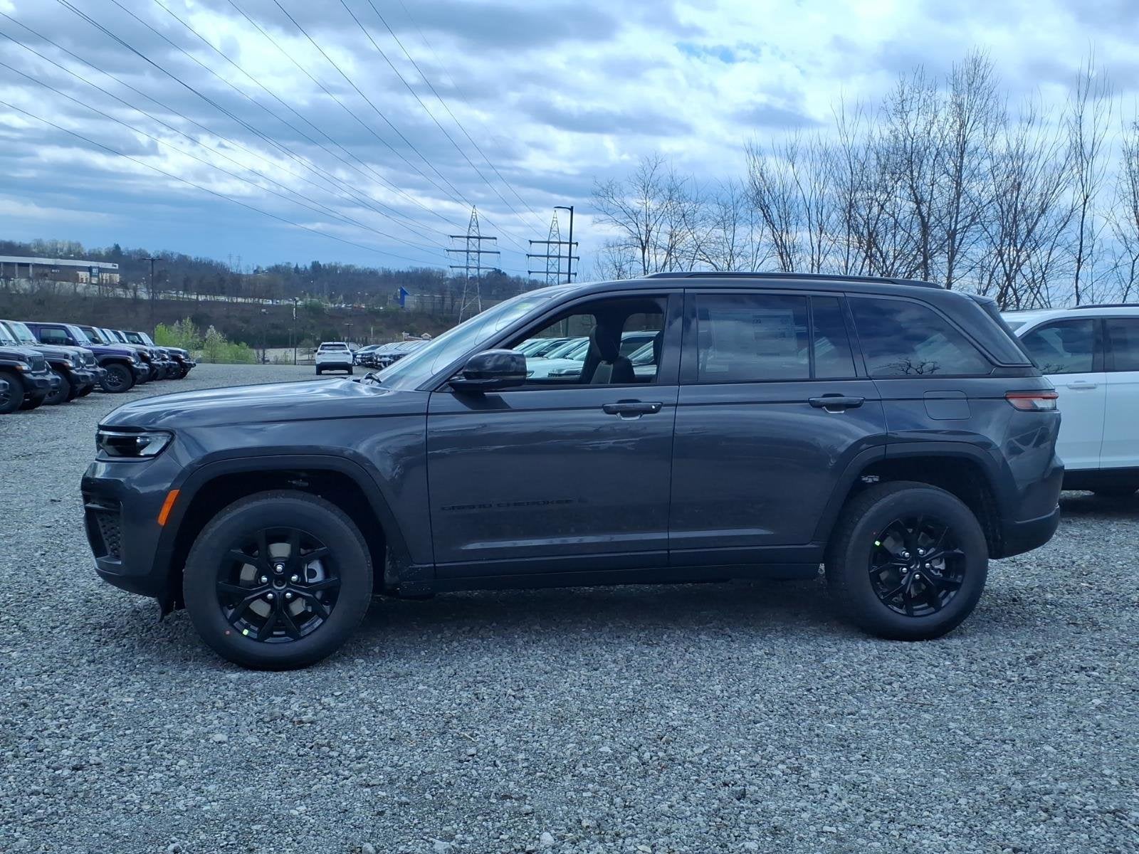 2026 Jeep Grand Cherokee Laredo Altitude