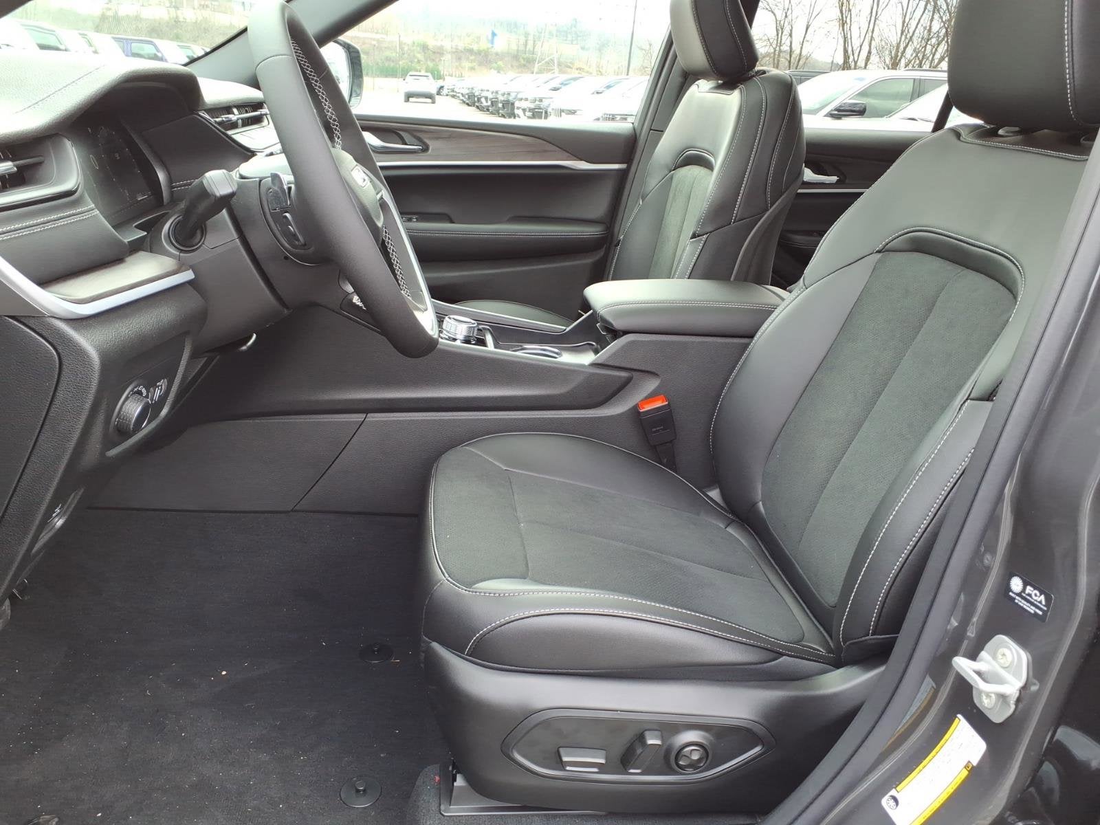 2026 Jeep Grand Cherokee Laredo Altitude