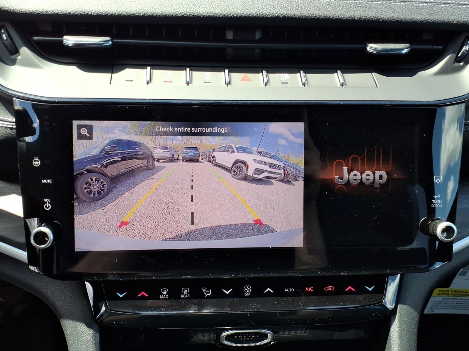 2026 Jeep Grand Cherokee Laredo Altitude