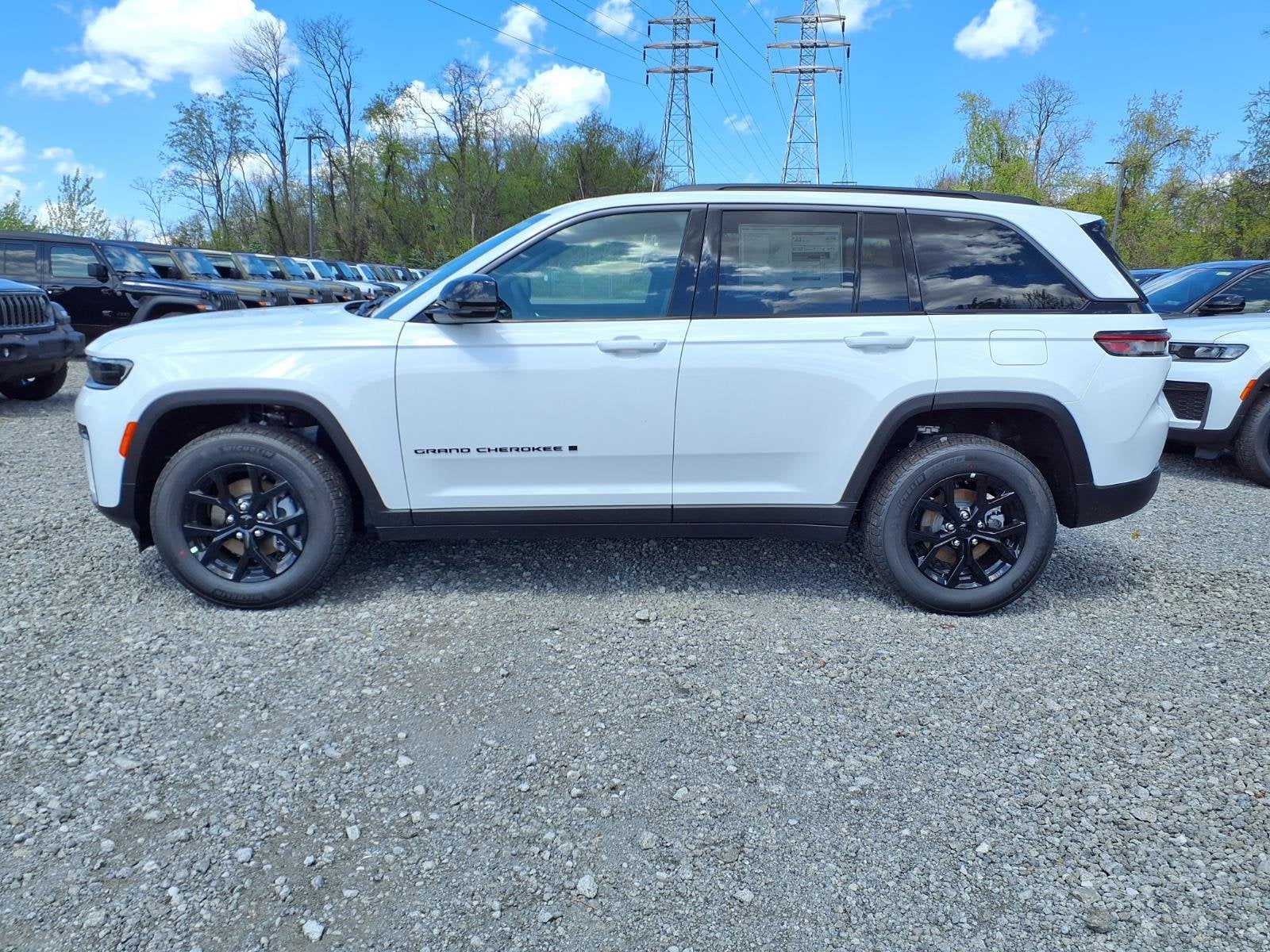 2026 Jeep Grand Cherokee Laredo Altitude