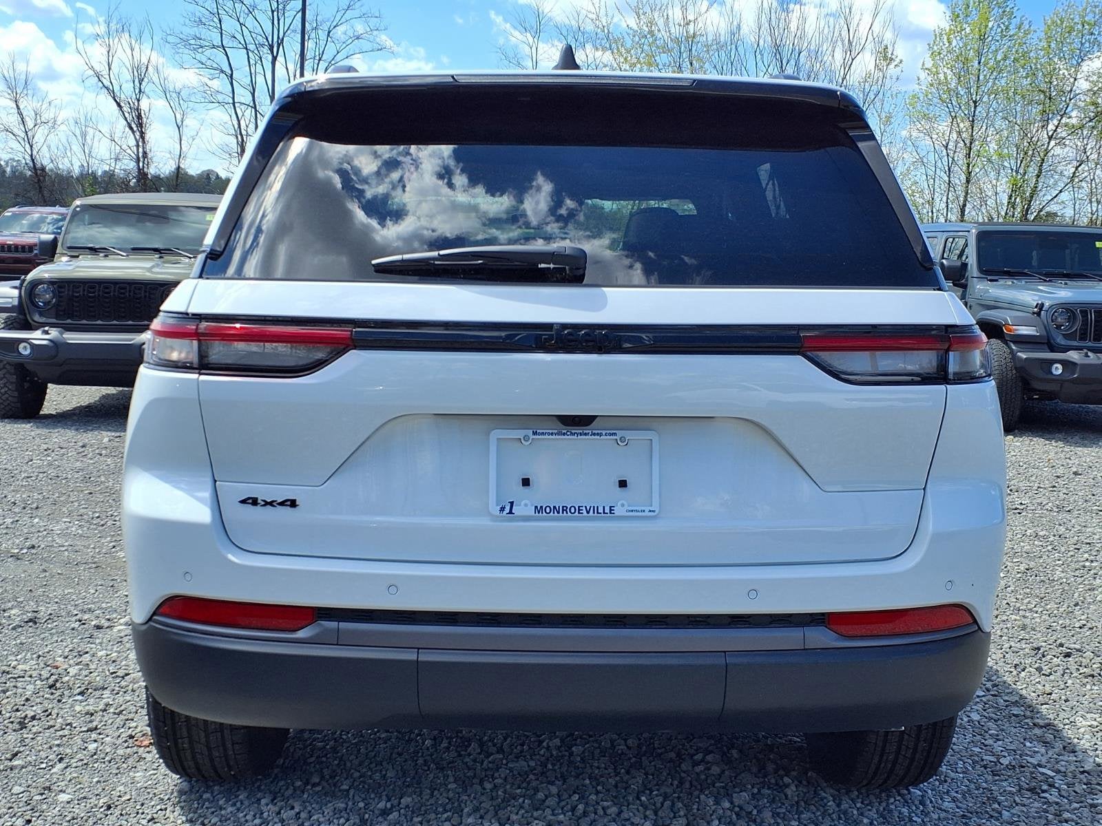 2026 Jeep Grand Cherokee Laredo Altitude