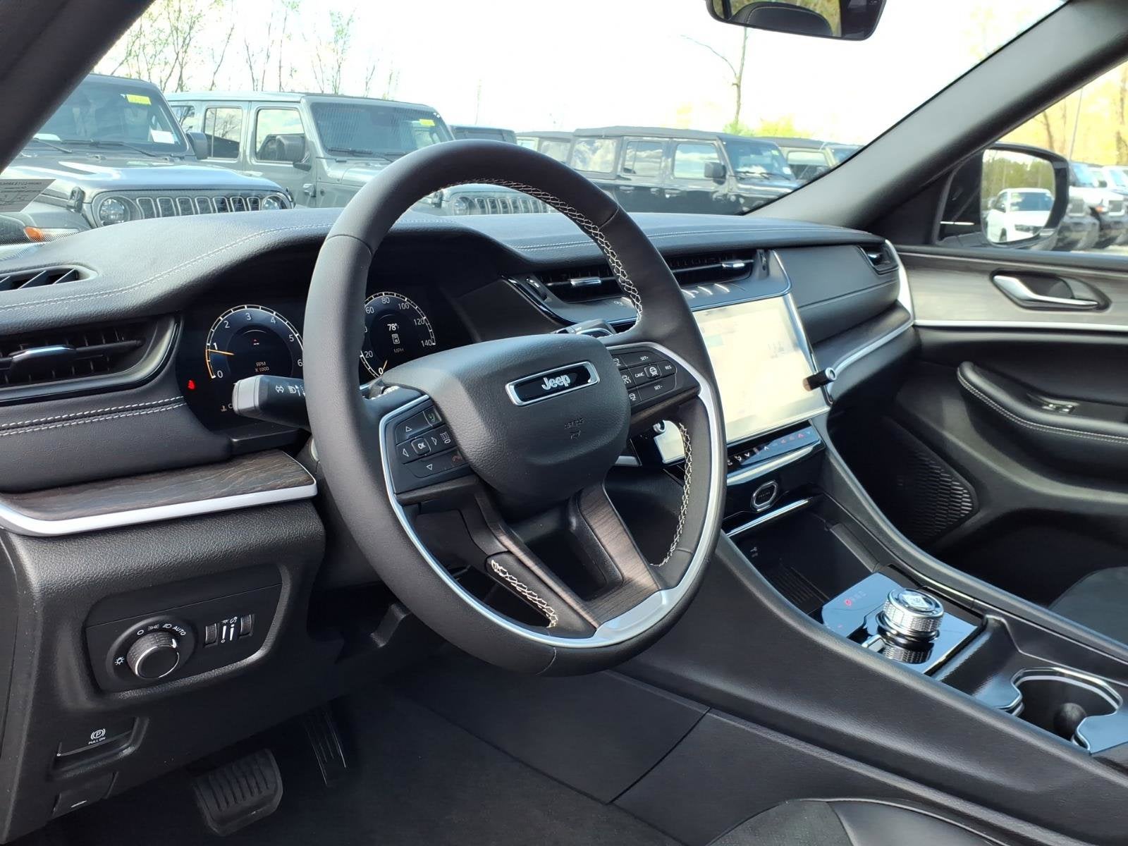 2026 Jeep Grand Cherokee Laredo Altitude