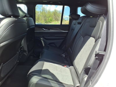 2026 Jeep Grand Cherokee Laredo Altitude