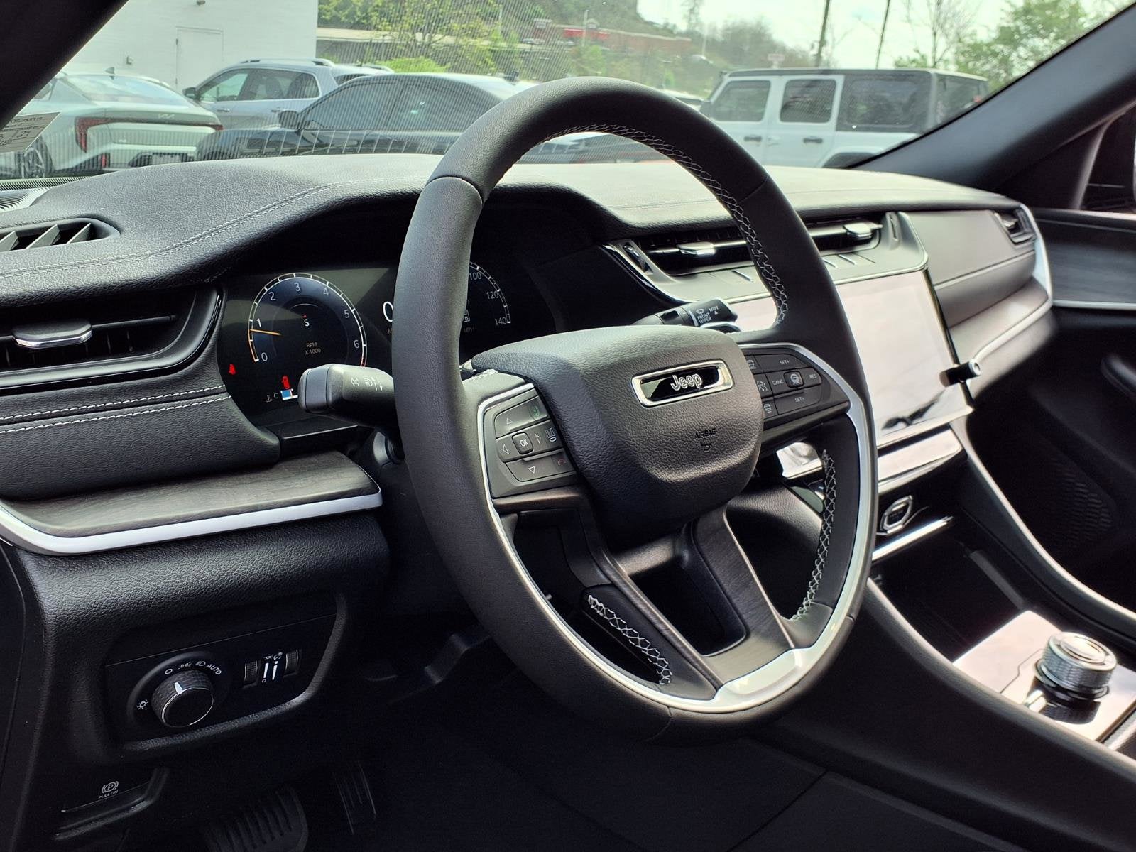 2026 Jeep Grand Cherokee Laredo Altitude