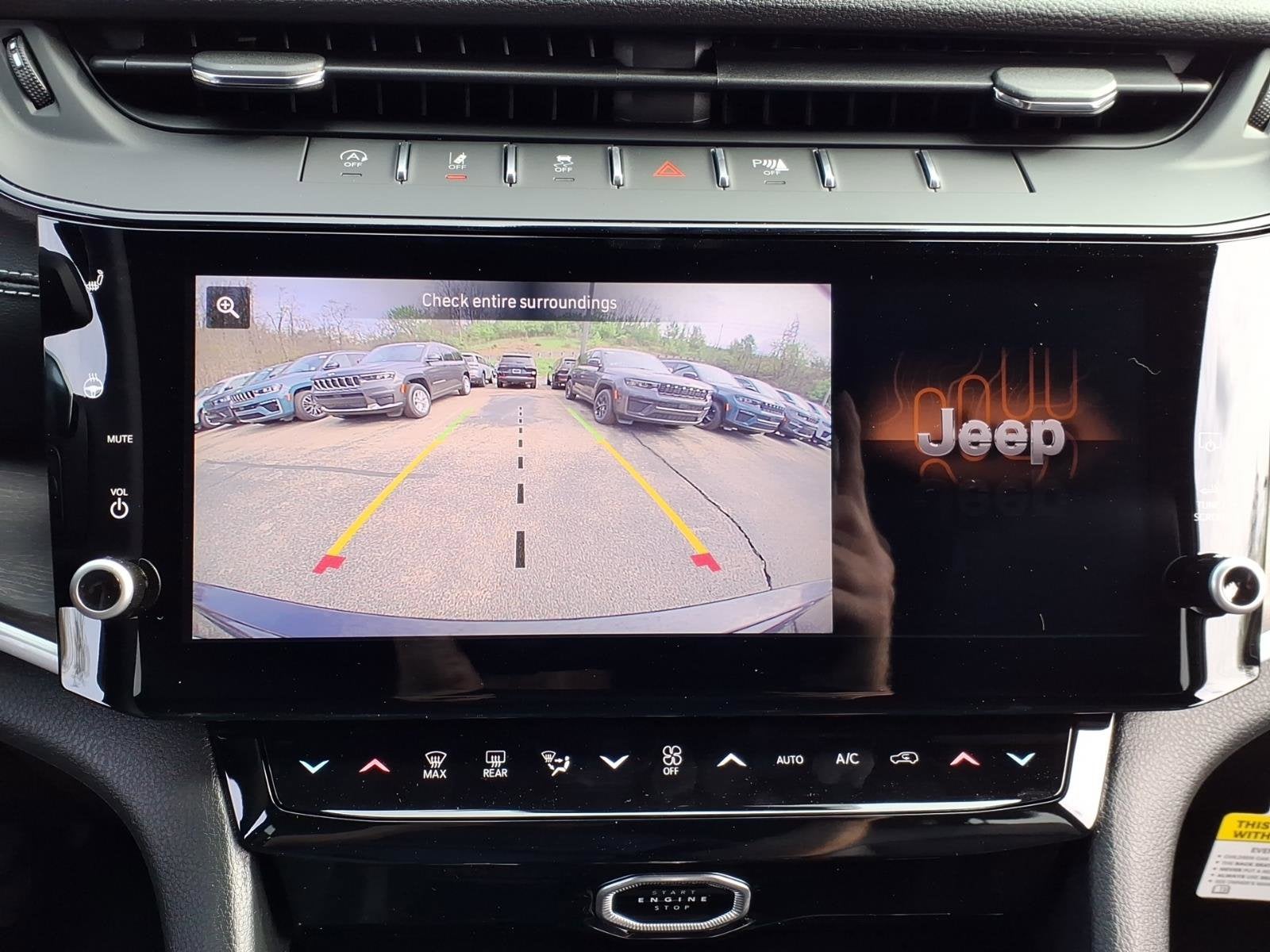 2026 Jeep Grand Cherokee Laredo Altitude